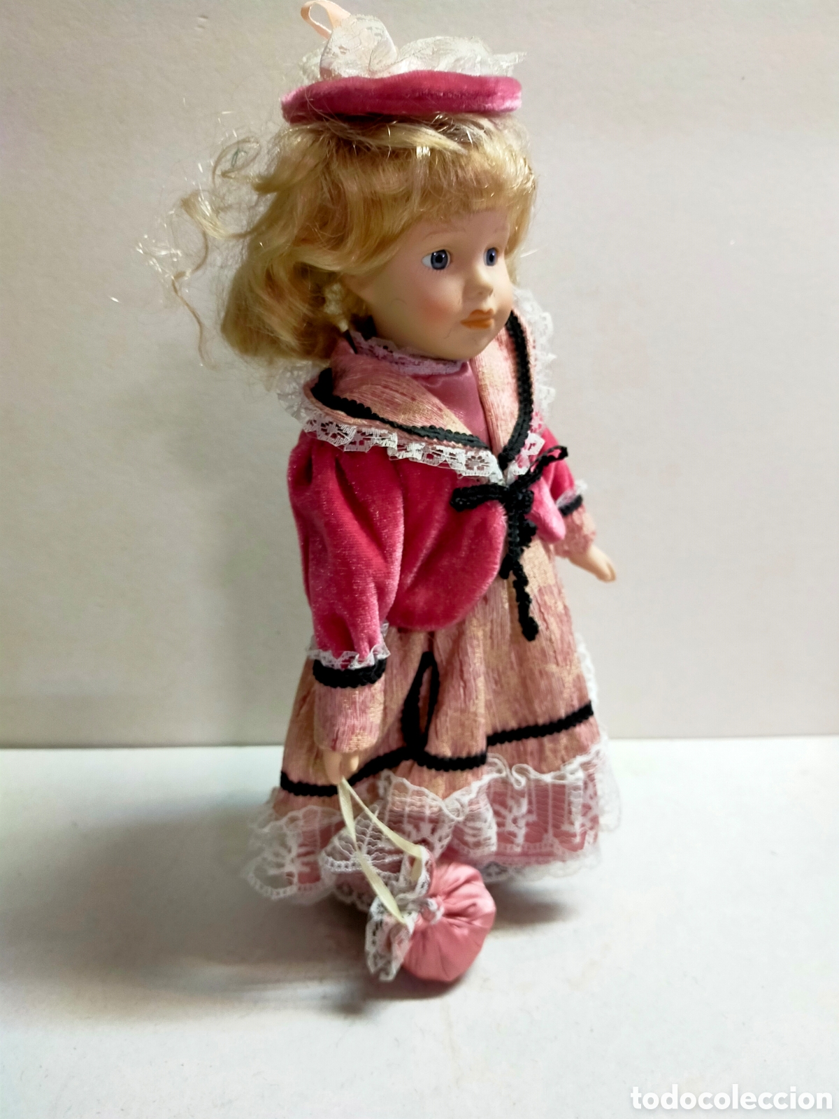 Mu&ntilde;ecas espa&ntilde;olas modernas: MU&Ntilde;ECA DE PORCELANA EN SOPORTE. - Foto 2