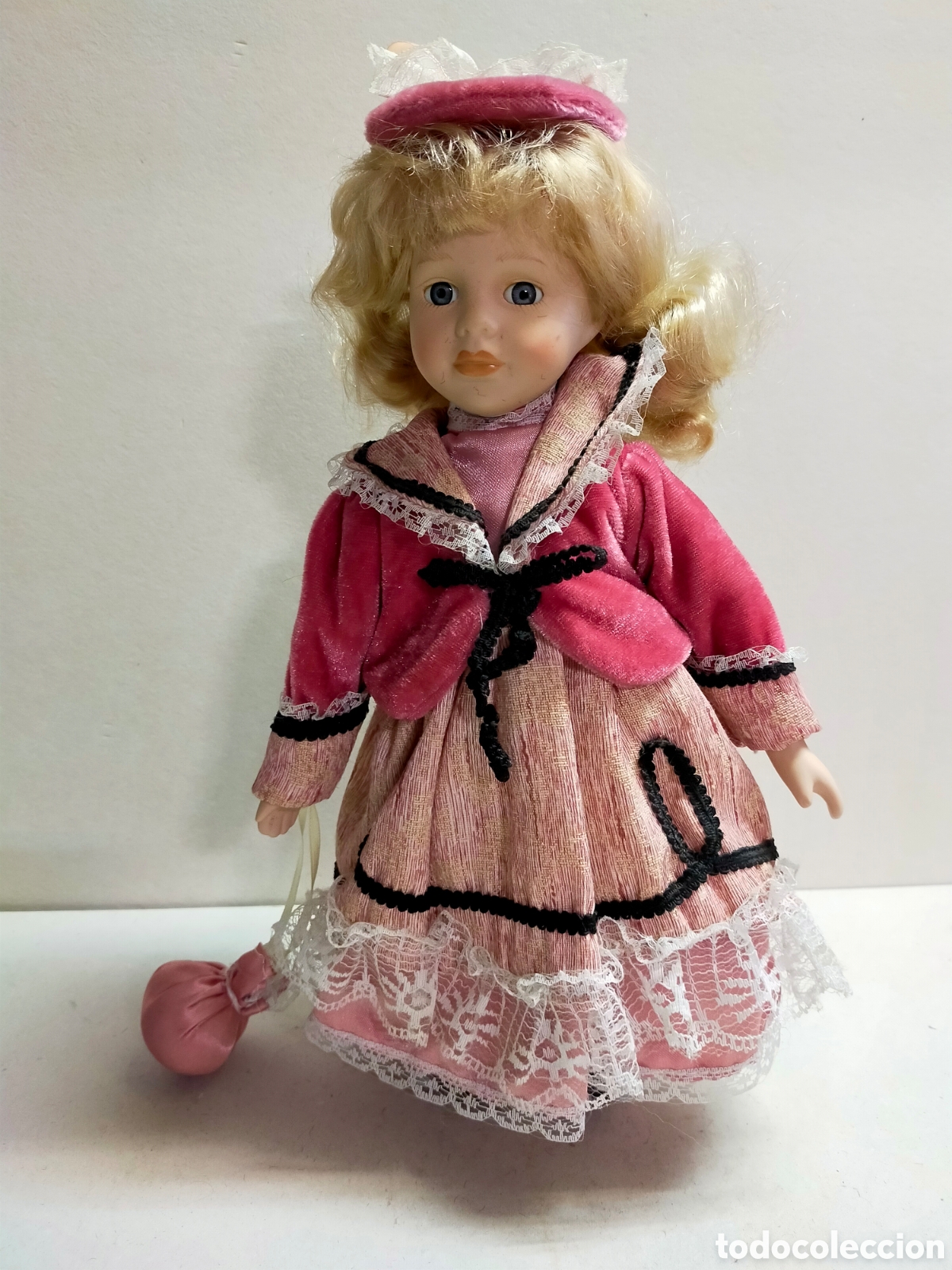 Mu&ntilde;ecas espa&ntilde;olas modernas: MU&Ntilde;ECA DE PORCELANA EN SOPORTE. - Foto 1