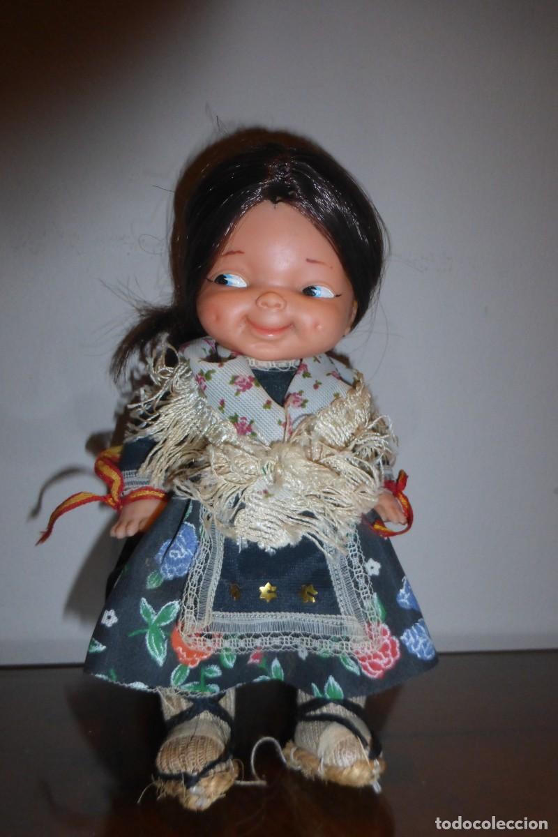 Mu&ntilde;ecas espa&ntilde;olas modernas: Mu&ntilde;eca de celuliode de los a&ntilde;os 70, regional - Foto 1