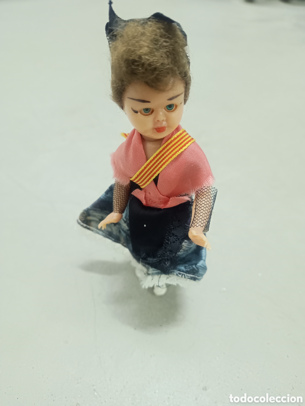 Mu&ntilde;ecas espa&ntilde;olas modernas: MU&Ntilde;ECA REGIONAL DE CELULOIDE CON OJOS DURMIENTES - Foto 1