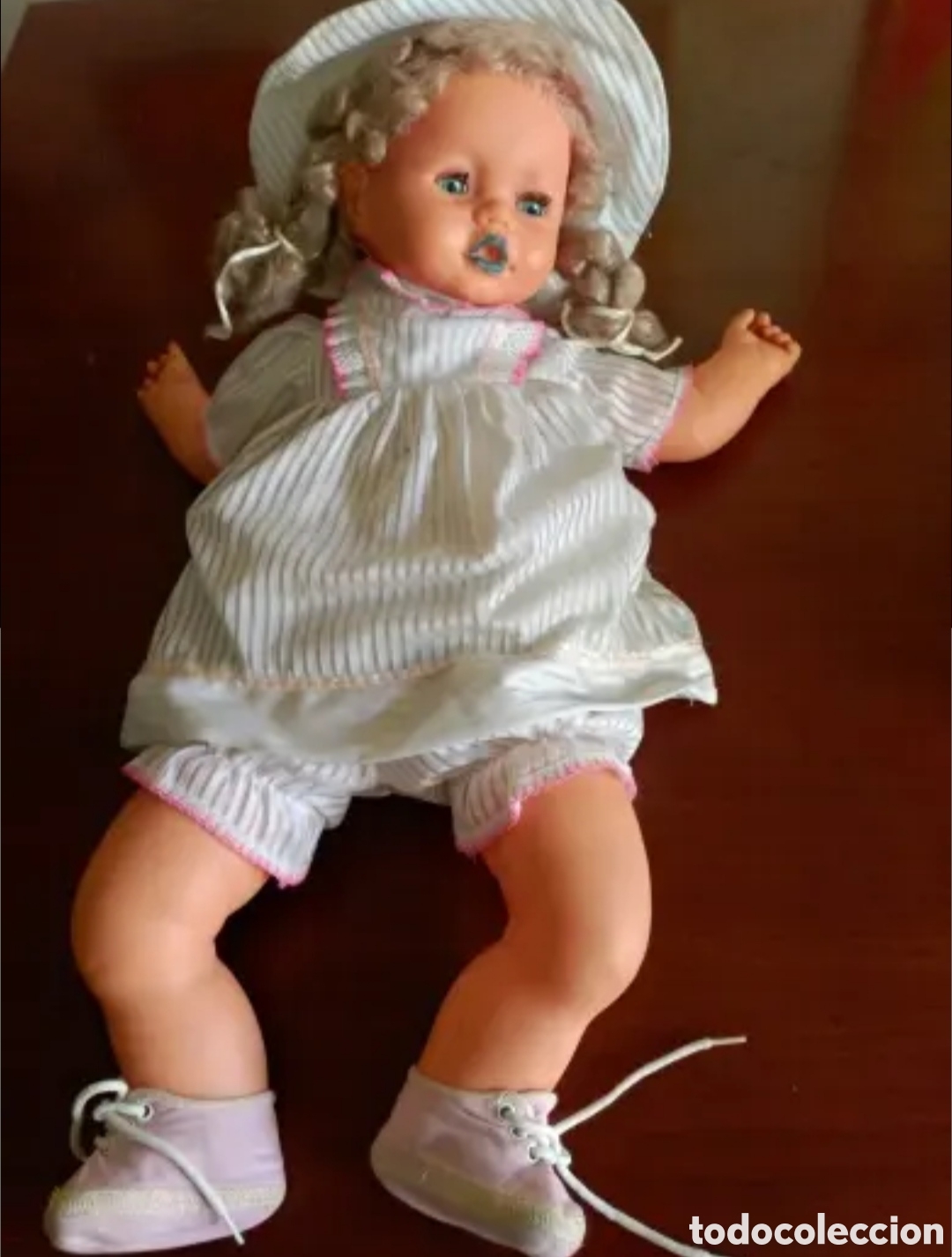 Poup&eacute;es Espagnoles Modernes: Mu&ntilde;eca grande antigua.