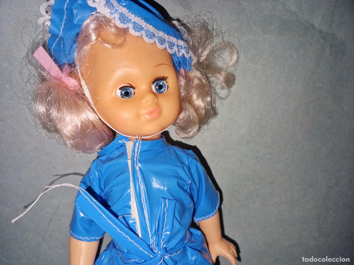 Mu&ntilde;ecas espa&ntilde;olas modernas: MU&Ntilde;ECA CON CHUBASQUERO - Foto 2