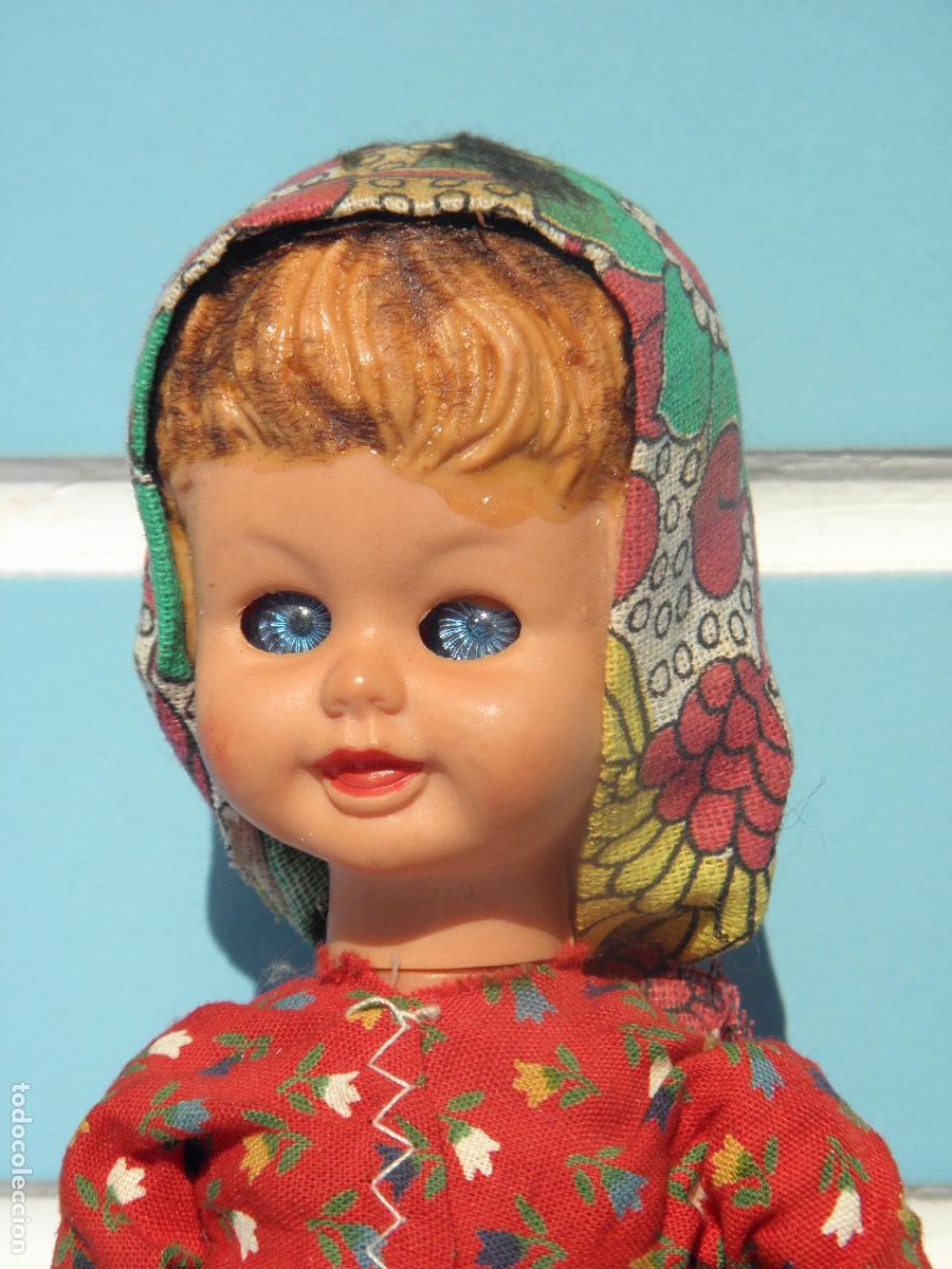 Mu&ntilde;ecas espa&ntilde;olas modernas: Antigua mu&ntilde;eca regional portuguesa de celuloide - Foto 2
