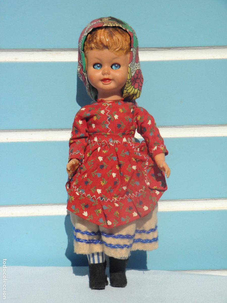 Mu&ntilde;ecas espa&ntilde;olas modernas: Antigua mu&ntilde;eca regional portuguesa de celuloide - Foto 1
