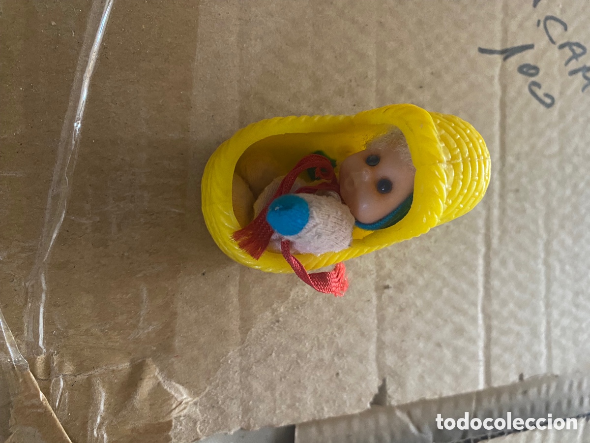 Mu&ntilde;ecas espa&ntilde;olas modernas: moises minicuna y mu&ntilde;eca a&ntilde;os 80 - Foto 1