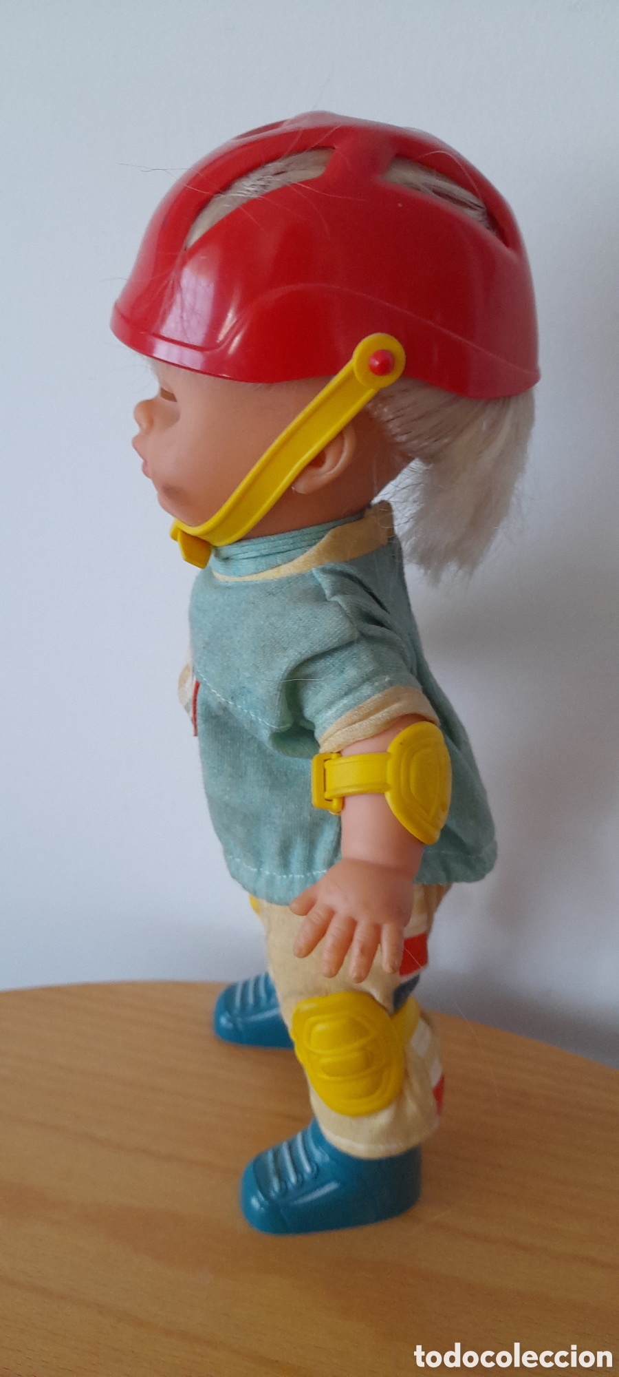 Mu&ntilde;ecas espa&ntilde;olas modernas: Mu&ntilde;eca Chris Skateboard de Jesmar - Foto 2