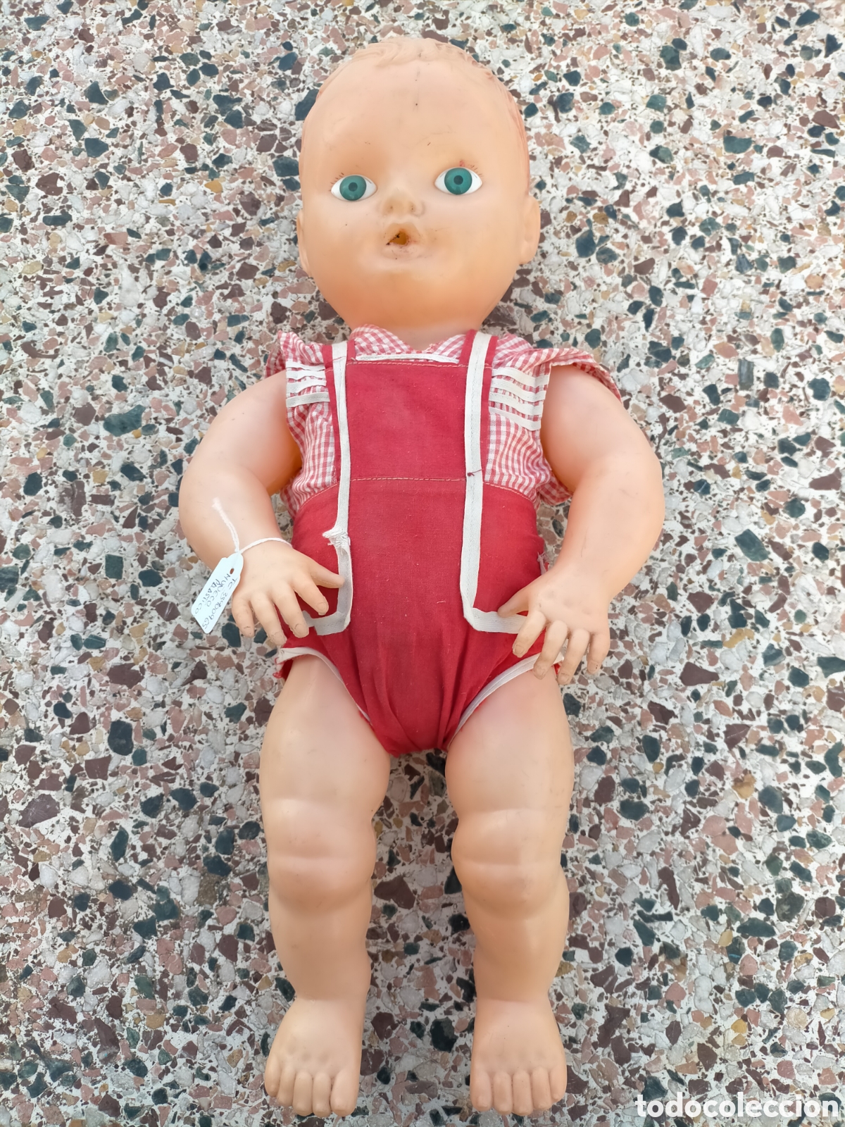 Mu&ntilde;ecas espa&ntilde;olas modernas: Mu&ntilde;eco de pl&aacute;stico con ropa roja antiguo celuloide - Foto 1