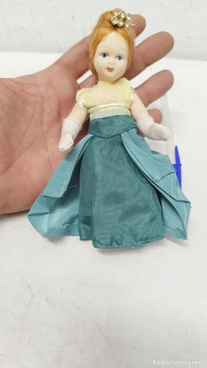 Mu&ntilde;ecas espa&ntilde;olas modernas: Antigua mu&ntilde;eca de porcelana - Foto 1