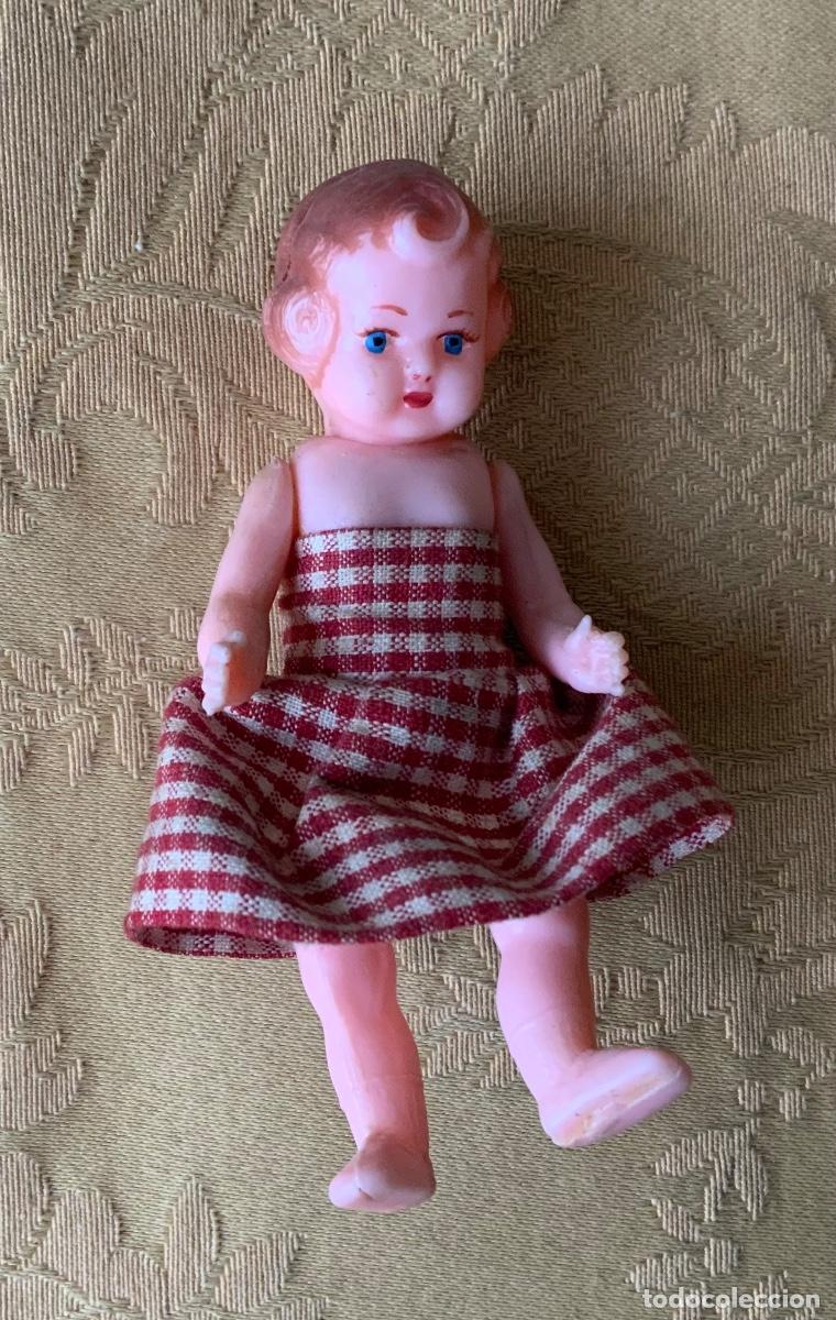 Mu&ntilde;ecas espa&ntilde;olas modernas: MU&Ntilde;ECA DE CELULOIDE 9 cm - Foto 1
