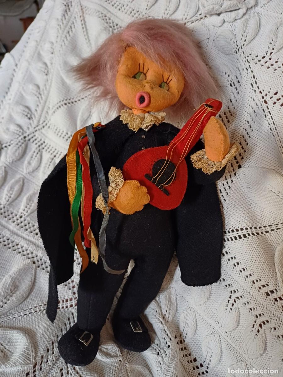 Mu&ntilde;ecas espa&ntilde;olas modernas: Mu&ntilde;eca de fieltro y alambre. Tuno - Foto 1