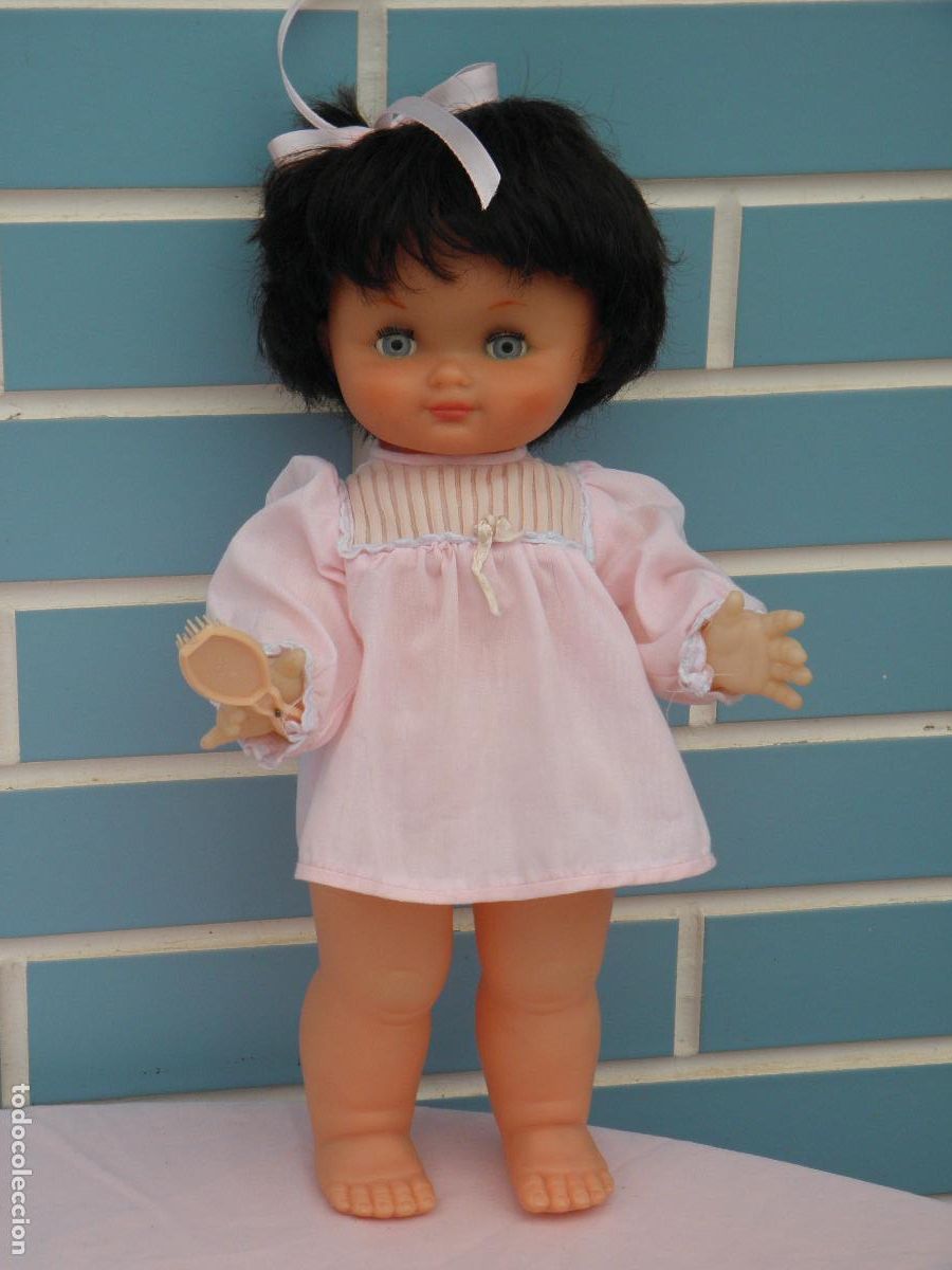 Mu&ntilde;ecas Espa&ntilde;olas Modernas: Antigua mu&ntilde;eca coqueta de Juber con cepillo