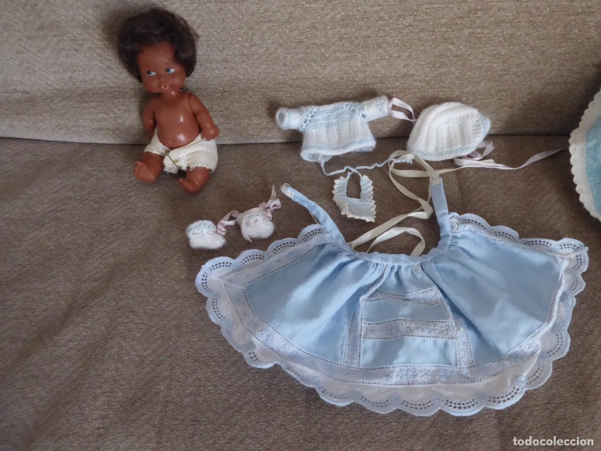 Mu&ntilde;ecas espa&ntilde;olas modernas: Mu&ntilde;eca barriguitas negra con cuna - Foto 3