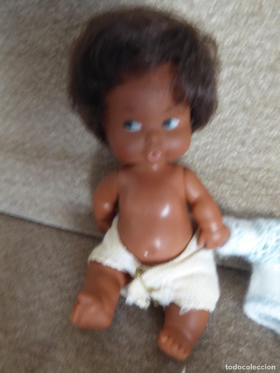 Mu&ntilde;ecas espa&ntilde;olas modernas: Mu&ntilde;eca barriguitas negra con cuna - Foto 8