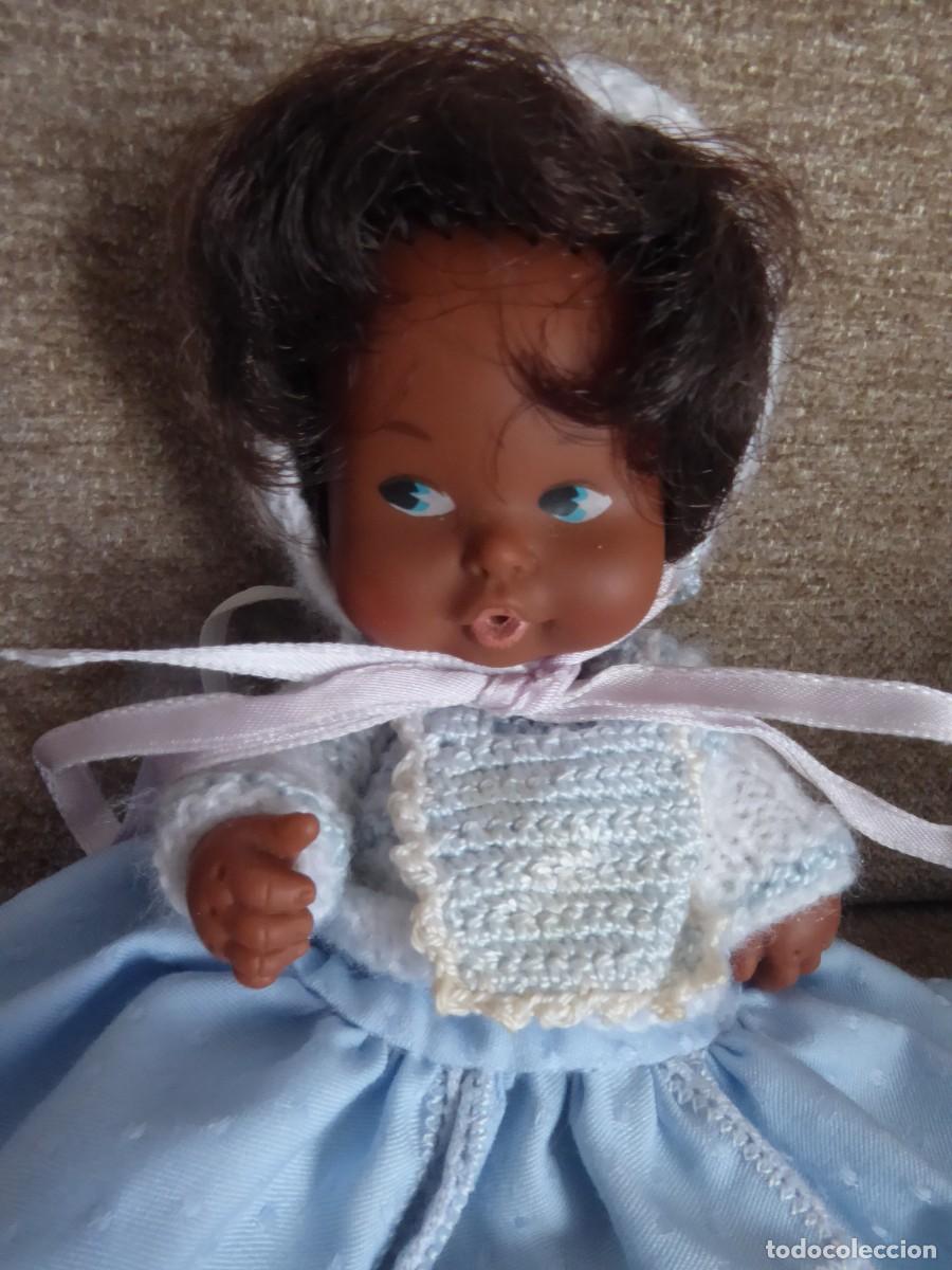 Mu&ntilde;ecas espa&ntilde;olas modernas: Mu&ntilde;eca barriguitas negra con cuna - Foto 12