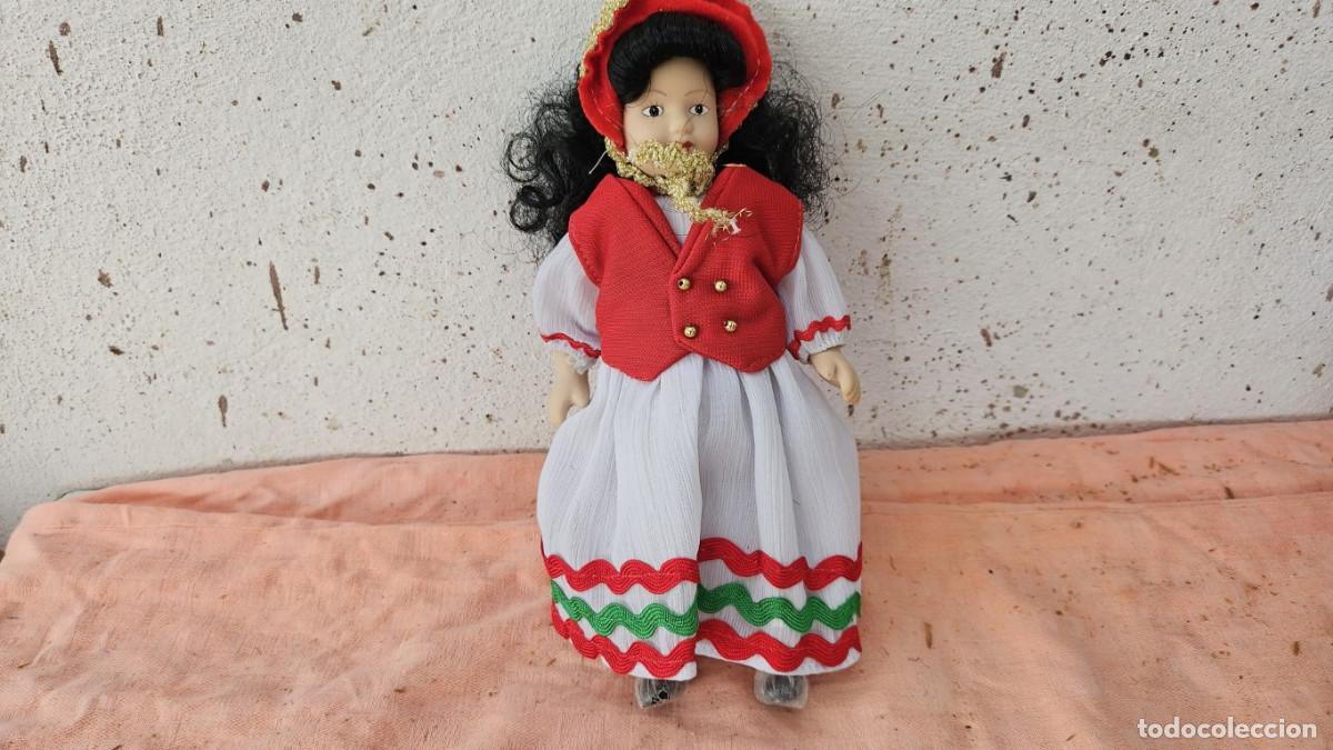 Mu&ntilde;ecas espa&ntilde;olas modernas: mu&ntilde;eca de porcelana traje tipico - Foto 1