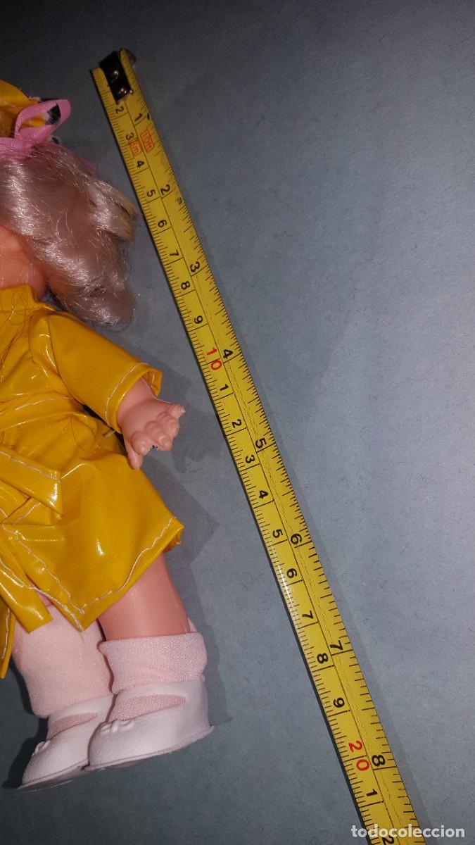 Mu&ntilde;ecas espa&ntilde;olas modernas: MU&Ntilde;ECA CON CHUBASQUERO - Foto 2
