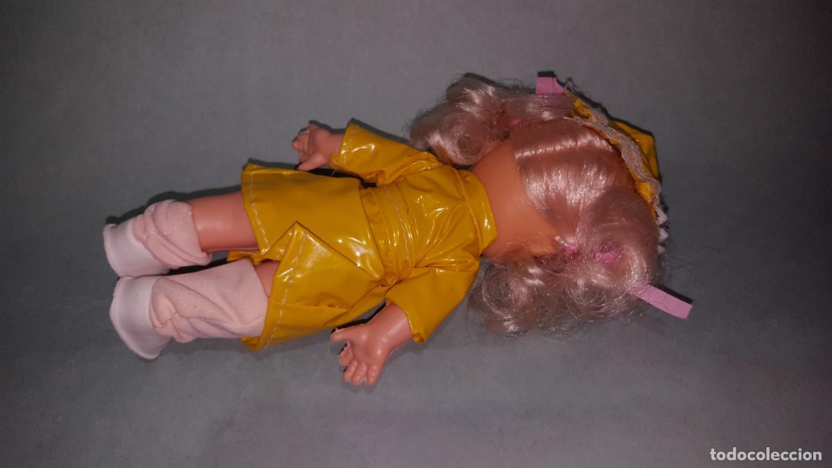 Mu&ntilde;ecas espa&ntilde;olas modernas: MU&Ntilde;ECA CON CHUBASQUERO - Foto 3
