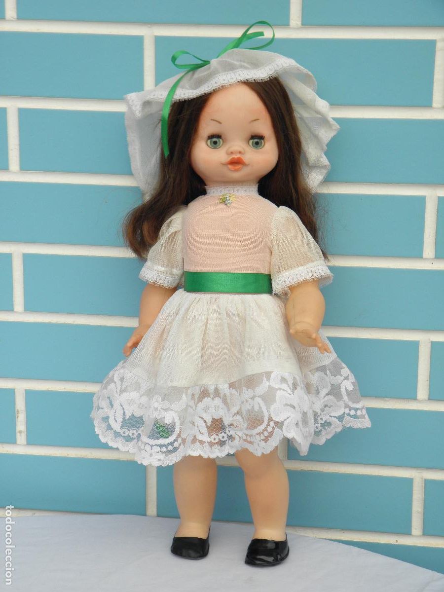 Mu&ntilde;ecas Espa&ntilde;olas Modernas: Mu&ntilde;eca espa&ntilde;ola antigua de Falca de cabello casta&ntilde;o