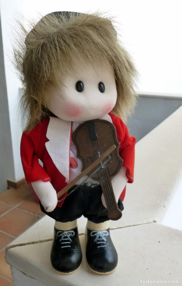 Mu&ntilde;ecas espa&ntilde;olas modernas: Mu&ntilde;eco musical de cuerda - Foto 1