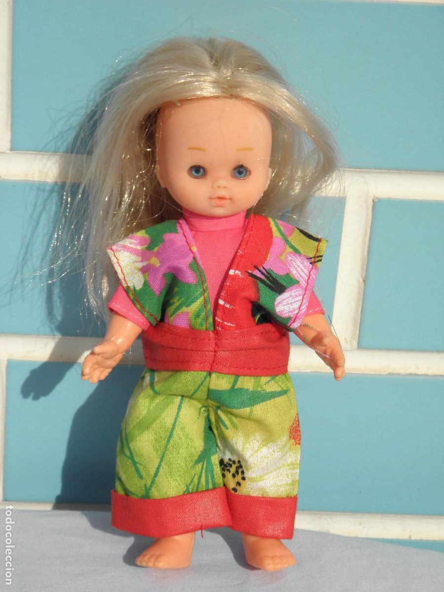 Mu&ntilde;ecas Espa&ntilde;olas Modernas: Mu&ntilde;eca antigua Alina de b.b. , la mu&ntilde;eca que camina