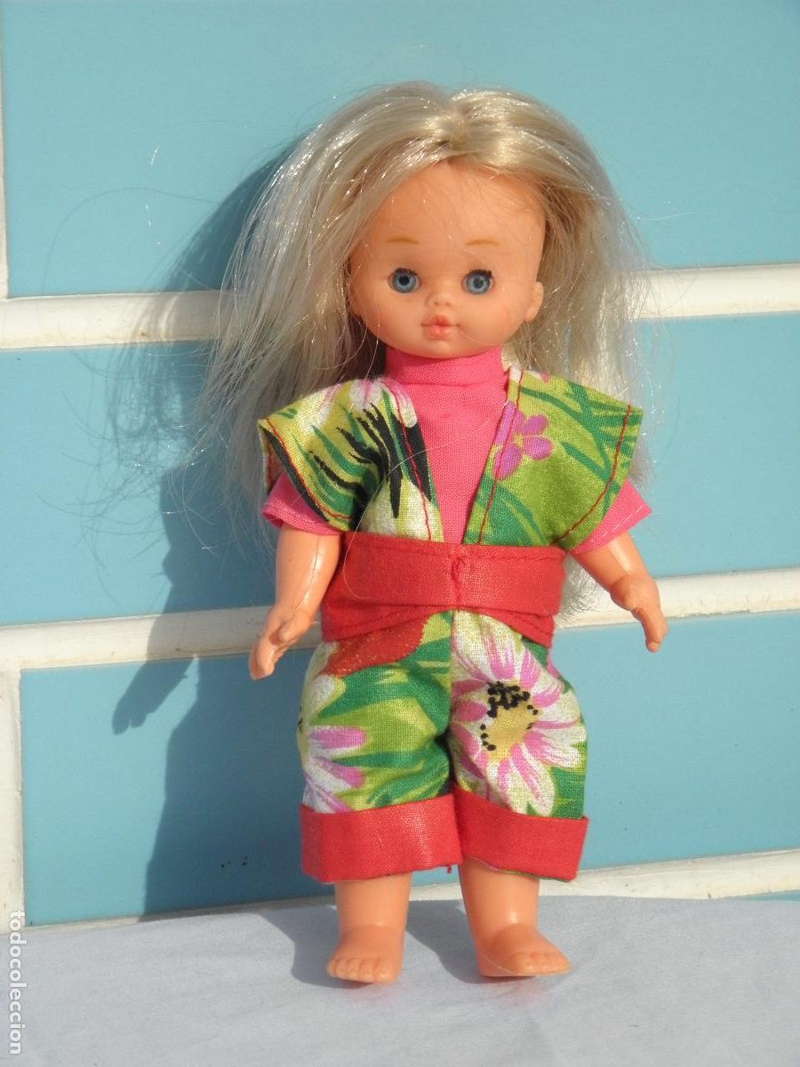 Mu&ntilde;ecas Espa&ntilde;olas Modernas: Mu&ntilde;eca antigua Alina de b.b. , la mu&ntilde;eca que camina