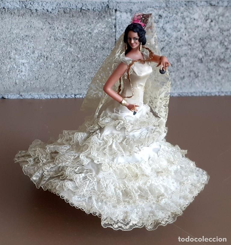 Poup&eacute;es Espagnoles Modernes: Mu&ntilde;eca SEVILLANA - Marca Mar&iacute;n - 25 cm.