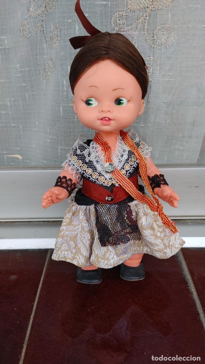 Mu&ntilde;ecas espa&ntilde;olas modernas: mu&ntilde;eca regional antigua,mide 16 centimetros - Foto 1