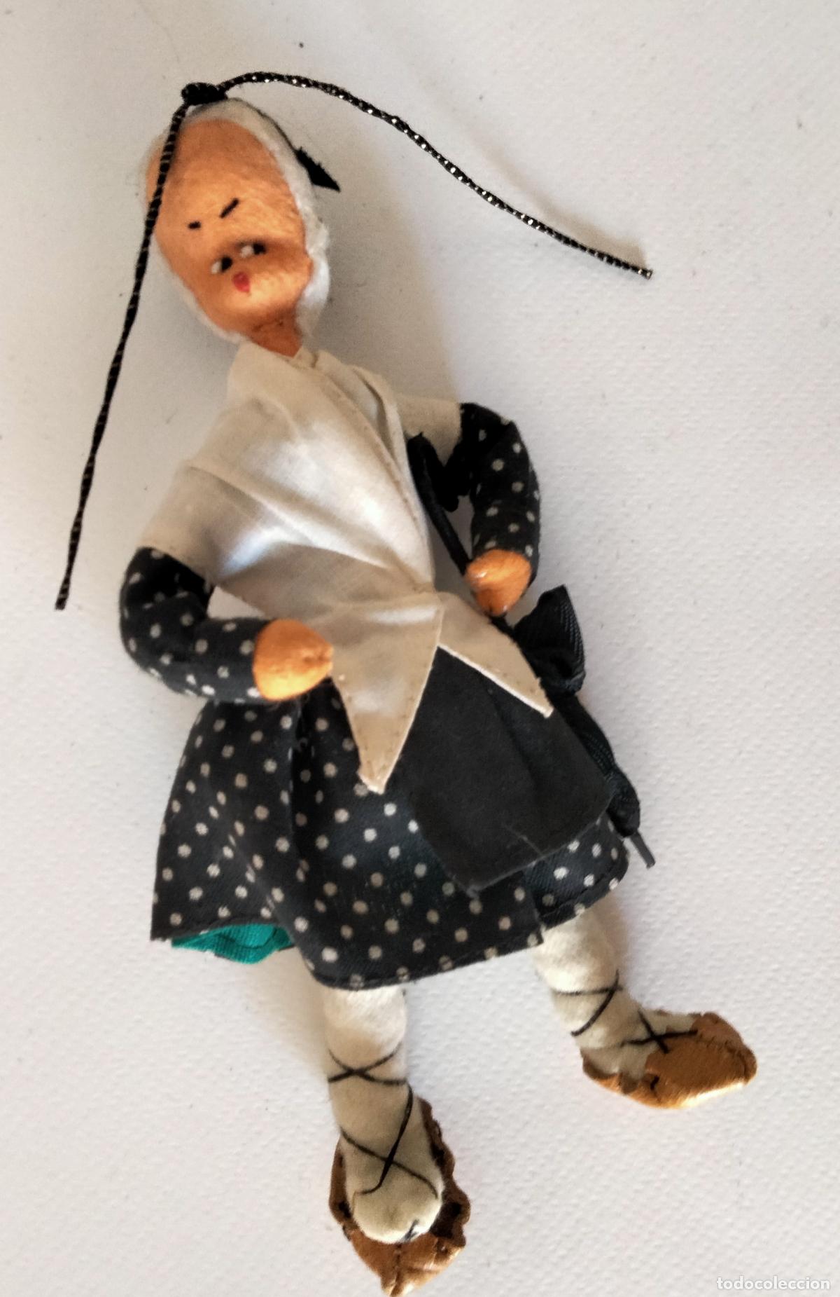 Mu&ntilde;ecas espa&ntilde;olas modernas: Mu&ntilde;eca de tela traje regional - Foto 1