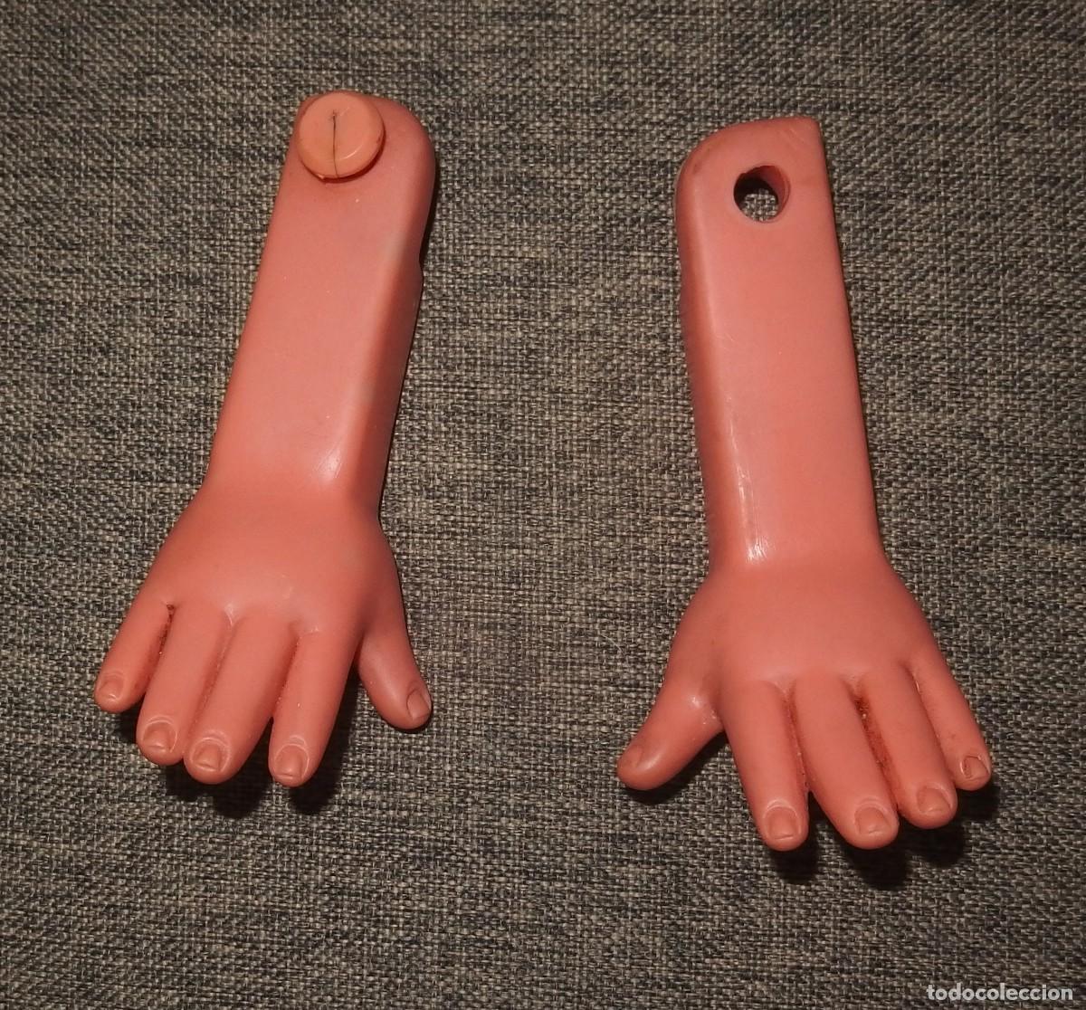 Mu&ntilde;ecas espa&ntilde;olas modernas: PAR DE MANOS DE PINOCHO DE JESMAR - Foto 1