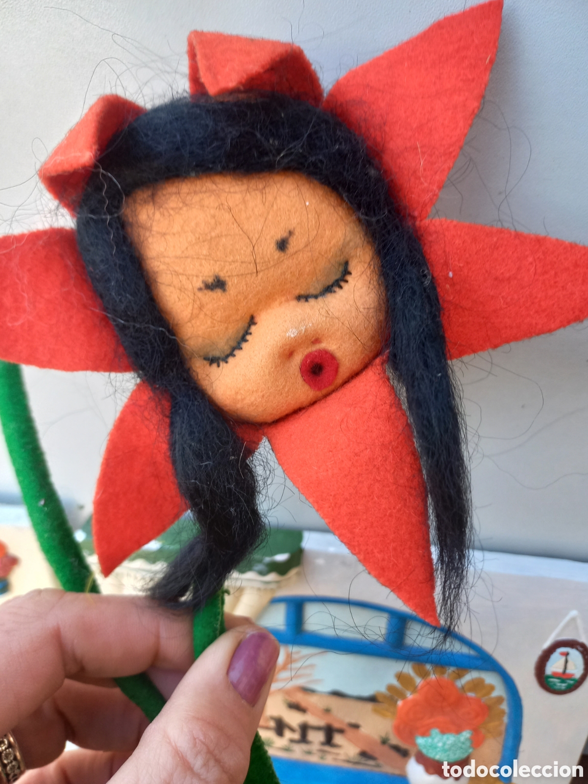 Mu&ntilde;ecas espa&ntilde;olas modernas: Flor fieltro con cara de mu&ntilde;eca - Foto 1