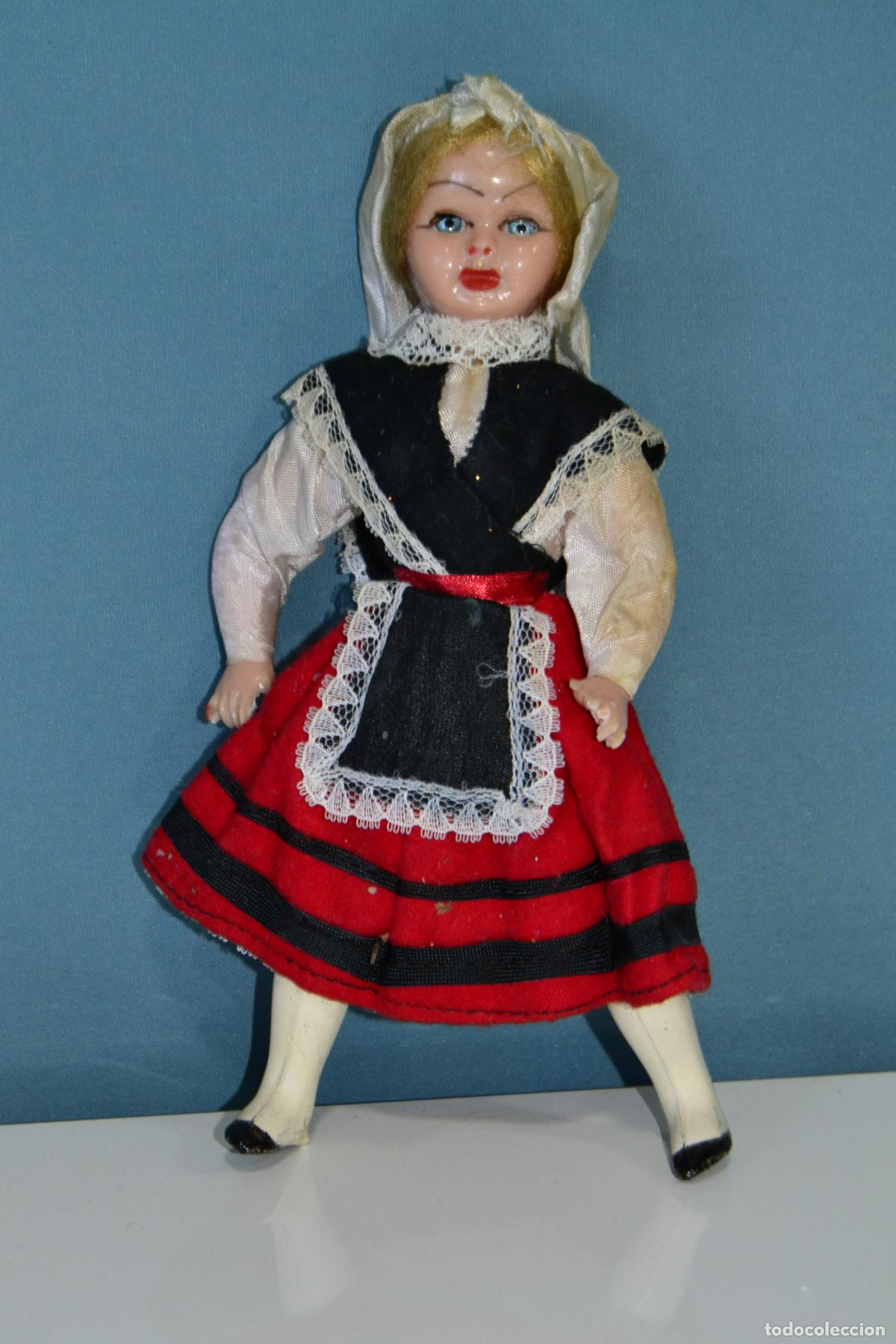 Mu&ntilde;ecas espa&ntilde;olas modernas: MU&Ntilde;ECA CON TRAJE T&Iacute;PICO REGIONAL DE ALAVA - Foto 1