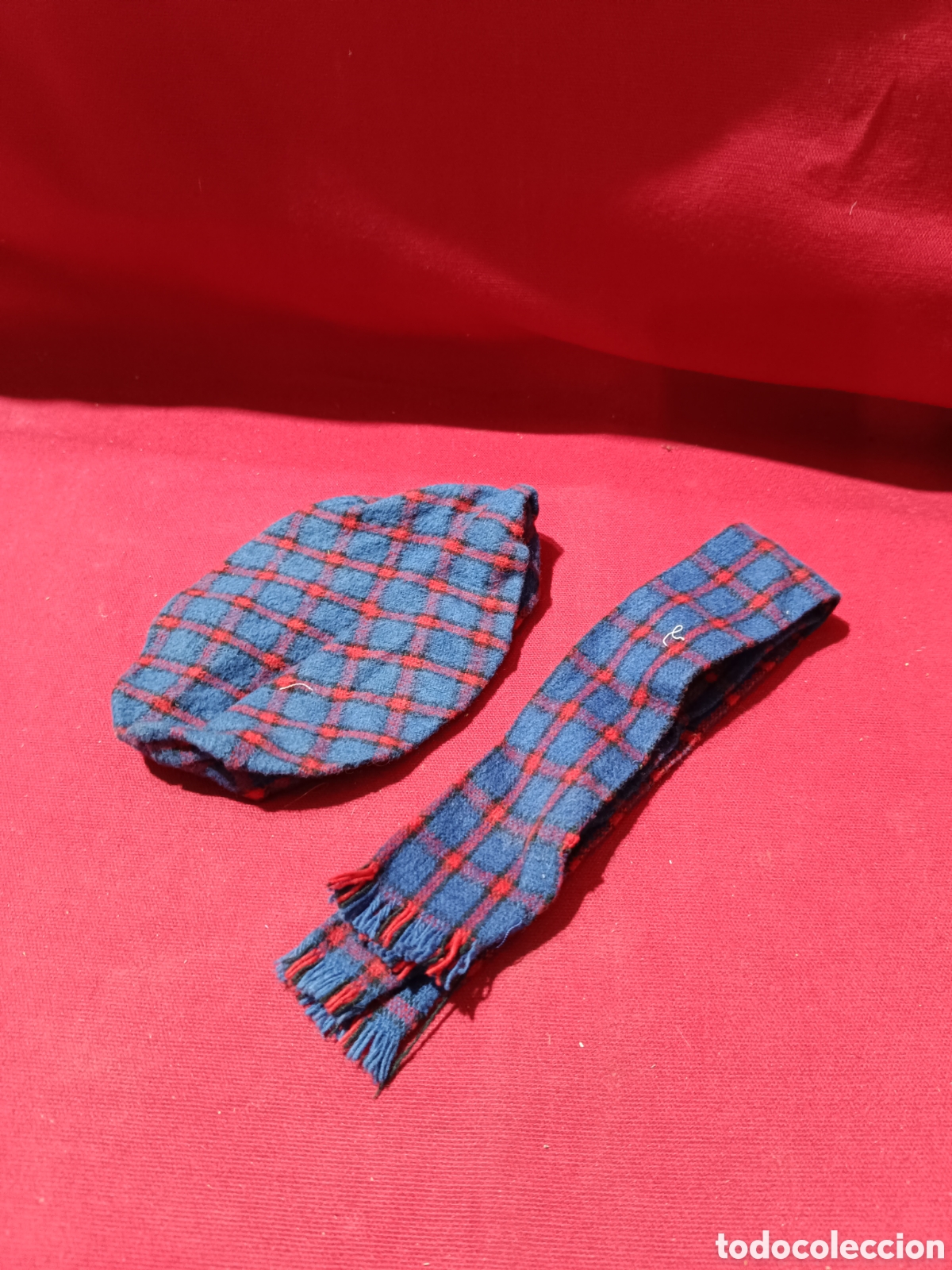 Mu&ntilde;ecas espa&ntilde;olas modernas: Gorro y bufanda de cuadros a juego para mu&ntilde;eca - Foto 1