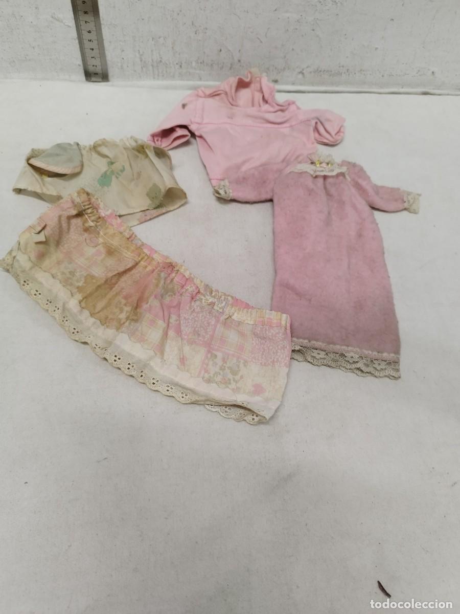 Mu&ntilde;ecas Espa&ntilde;olas Modernas: Lote de ropa antigua de mu&ntilde;eca, mu&ntilde;eco, juguete.