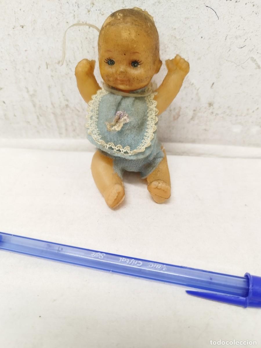 Mu&ntilde;ecas Espa&ntilde;olas Modernas: Antigua peque&ntilde;o mu&ntilde;eco de un bebe, a identificar.