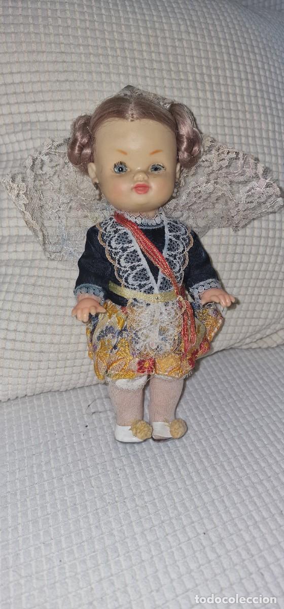 Mu&ntilde;ecas espa&ntilde;olas modernas: Antigua mu&ntilde;eca vestida de fallera, finales 60 - Foto 1