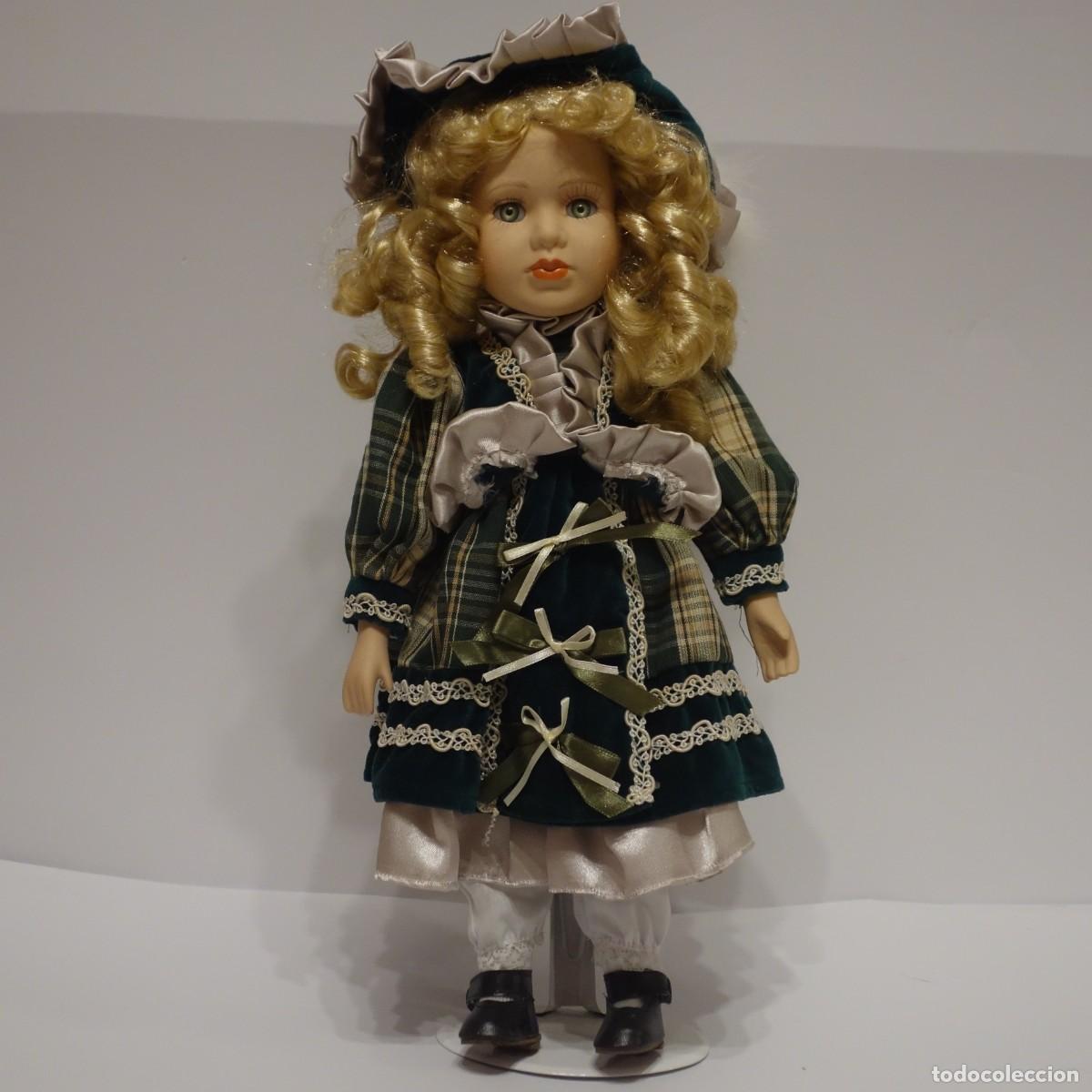 Moderne spanische Puppen: Mu&ntilde;eca de porcelana rubia con vestido verde de estilo victoriano