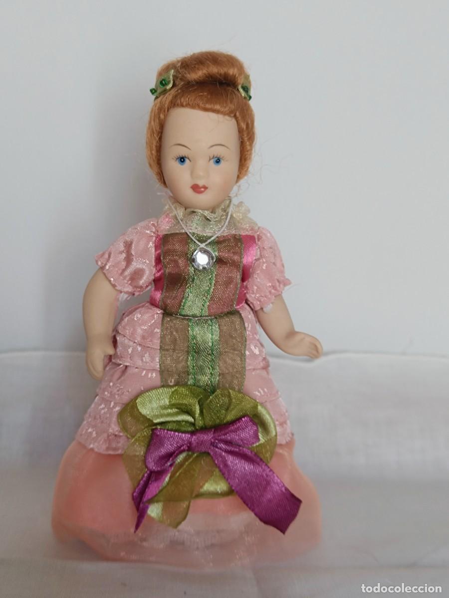 Mu&ntilde;ecas espa&ntilde;olas modernas: Mini mu&ntilde;eca de colecci&oacute;n. - Foto 1