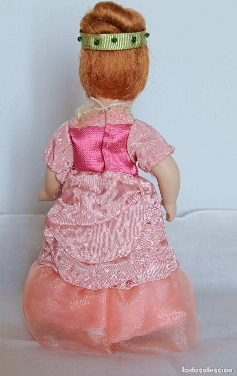 Mu&ntilde;ecas espa&ntilde;olas modernas: Mini mu&ntilde;eca de colecci&oacute;n. - Foto 2