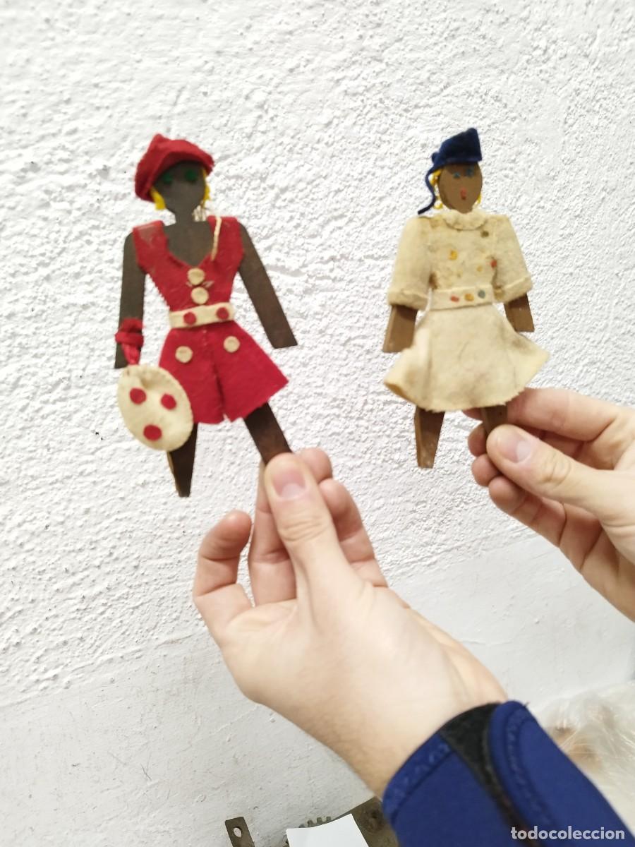 Poup&eacute;es Espagnoles Modernes: Antigua pareja de mu&ntilde;ecos, juguetes de madera y fieltro.