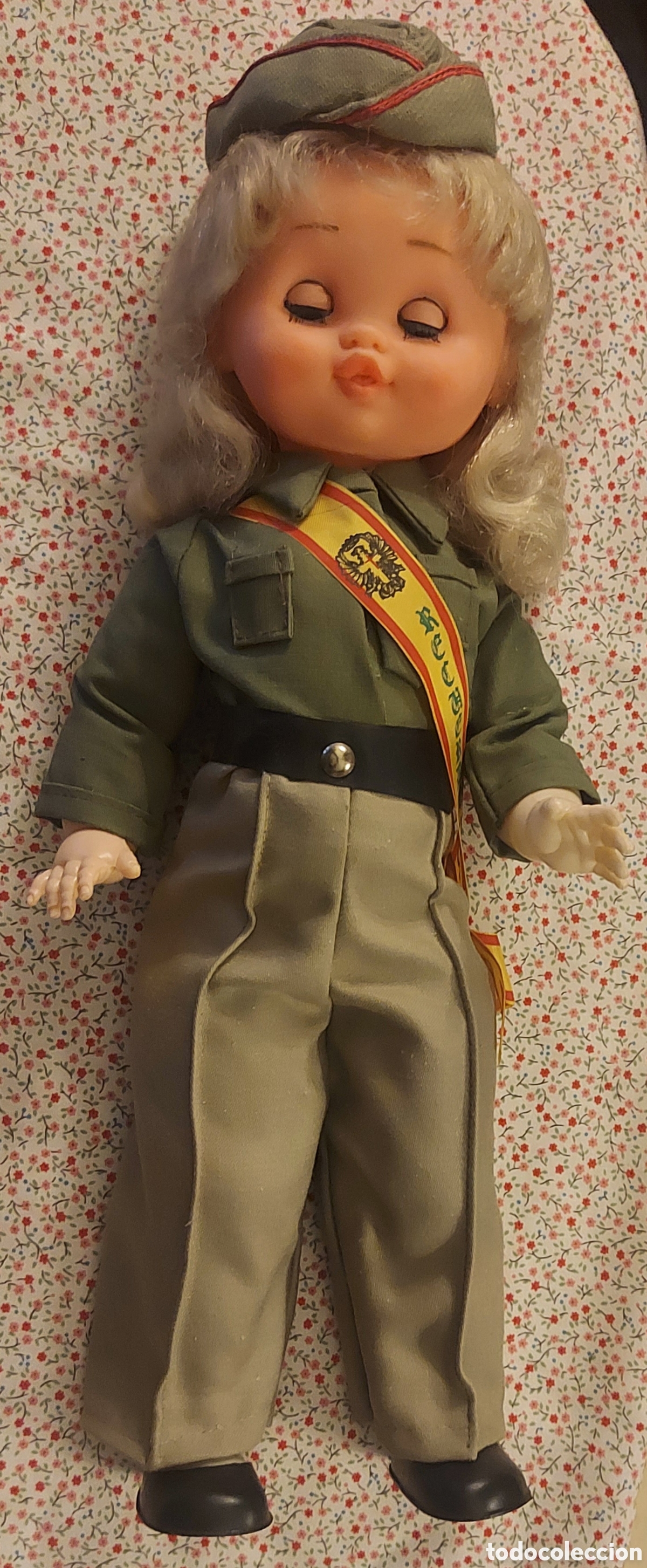 Mu&ntilde;ecas espa&ntilde;olas modernas: Mu&ntilde;eca con uniforme militar, ejercito de tierra, gorro cuartelero - Foto 2