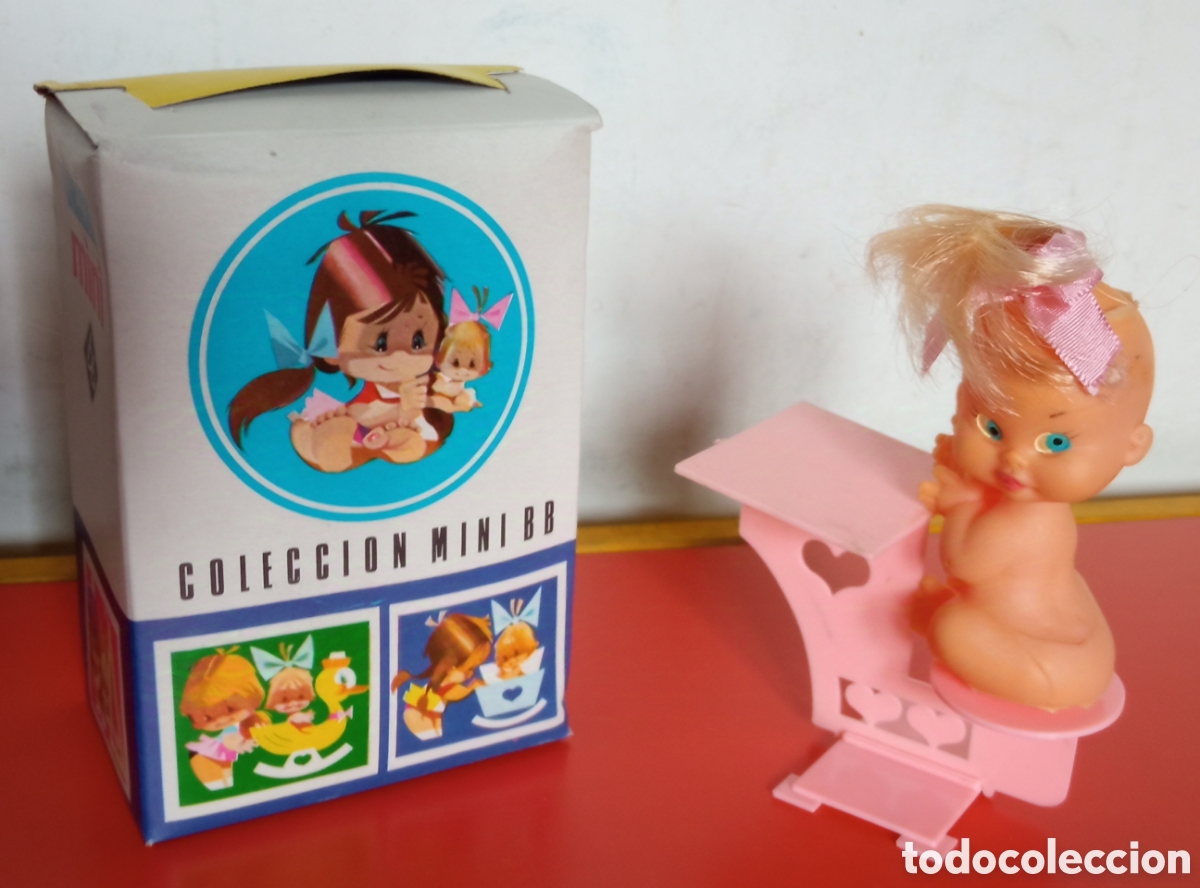 Mu&ntilde;ecas Espa&ntilde;olas Modernas: MU&Ntilde;ECA CON PUPITRE ROSA.COLECCI&Oacute;N MINI BB 70'S.NUEVA EN CAJA.