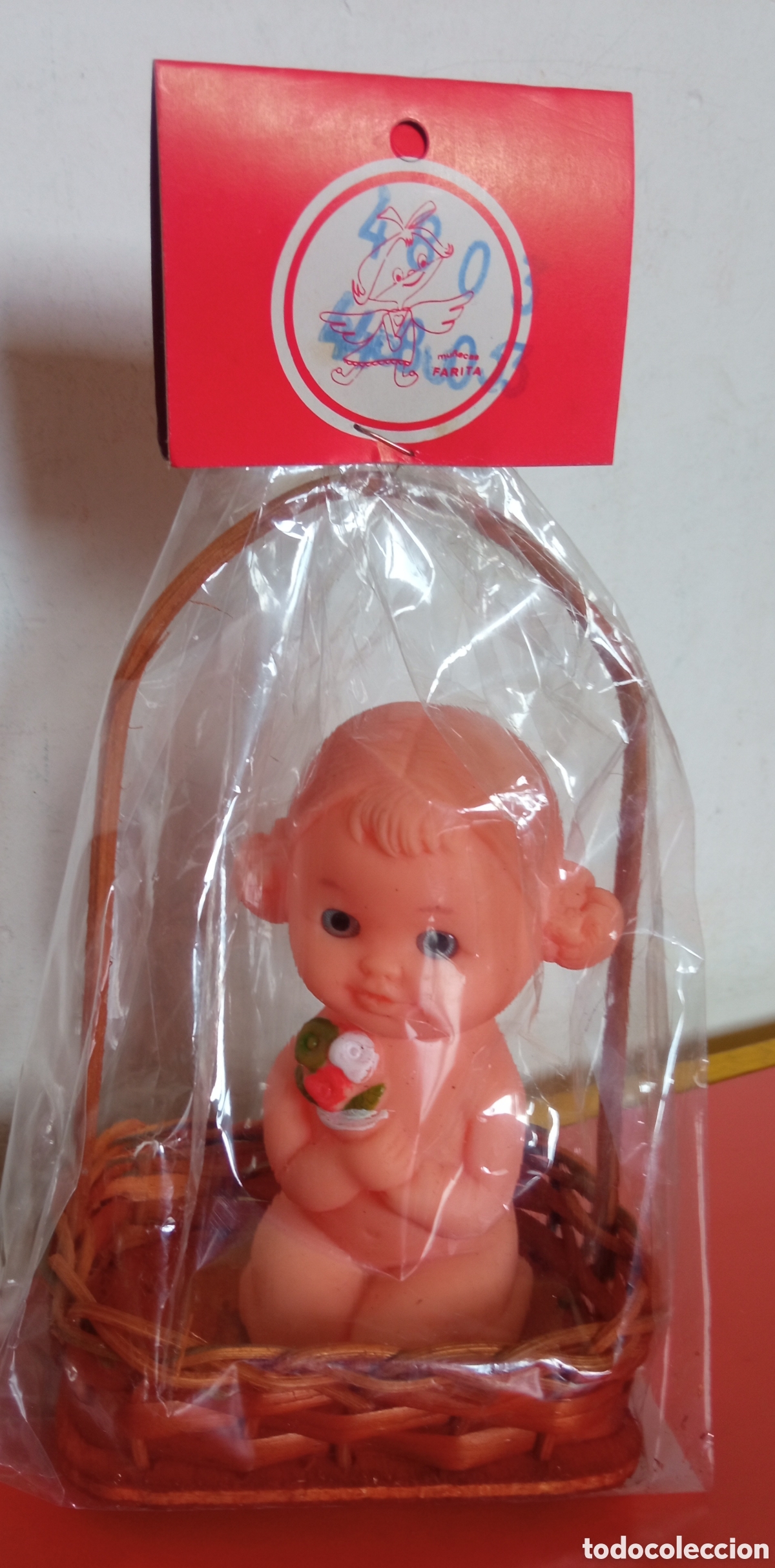 Poup&eacute;es Espagnoles Modernes: MU&Ntilde;ECA DE GOMA EN CESTA DE MIMBRE.FARITA 70'S.BOLSA SIN ABRIR.