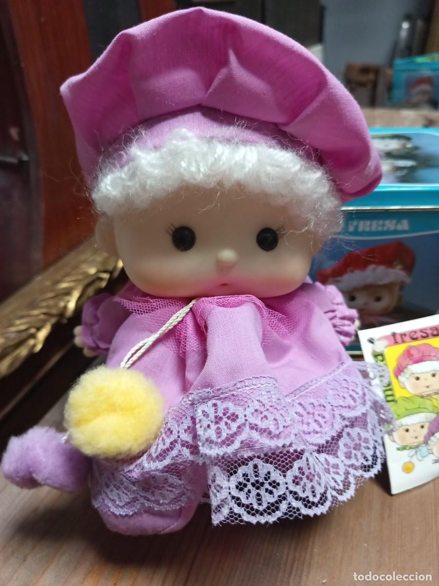Mu&ntilde;ecas Espa&ntilde;olas Modernas: Mu&ntilde;eca Maesa violeta rara a&ntilde;os 80 con lata original&ndash; Nunca usada