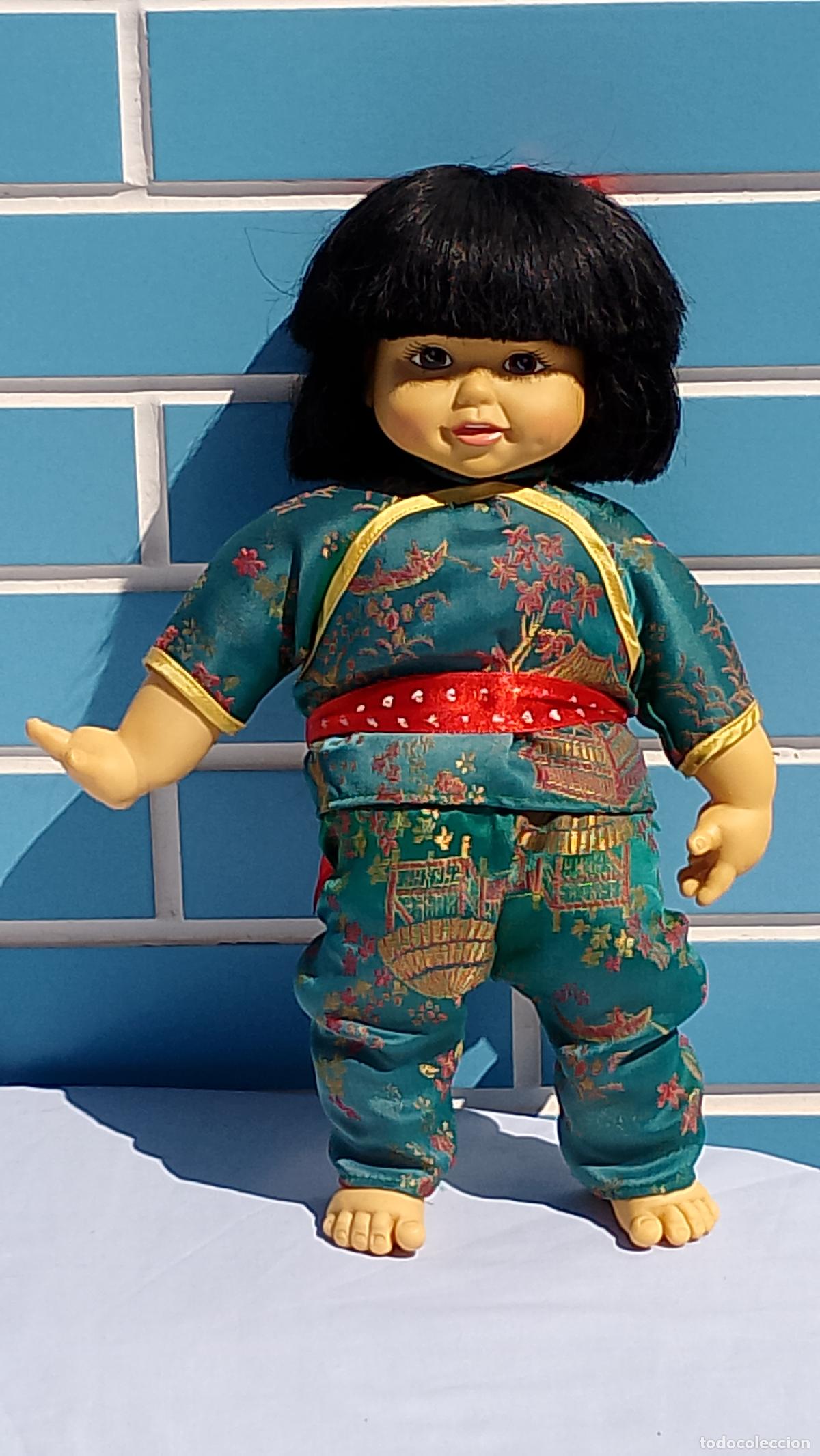 Mu&ntilde;ecas Espa&ntilde;olas Modernas: Antigua mu&ntilde;eca china con vestimenta t&iacute;pica