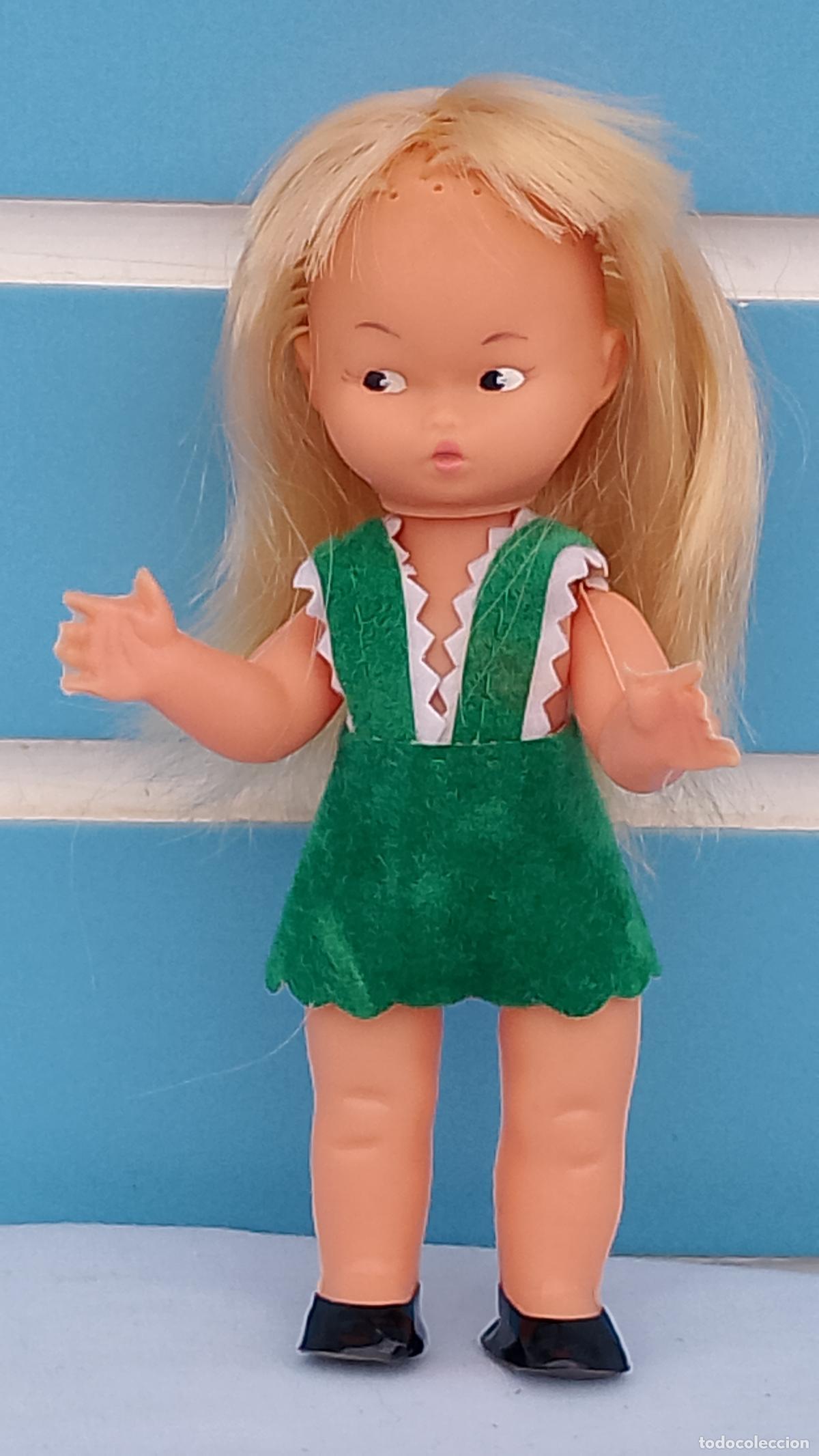 Mu&ntilde;ecas Espa&ntilde;olas Modernas: Antigua mu&ntilde;eca espa&ntilde;ola estilo recortable de los a&ntilde;os 60