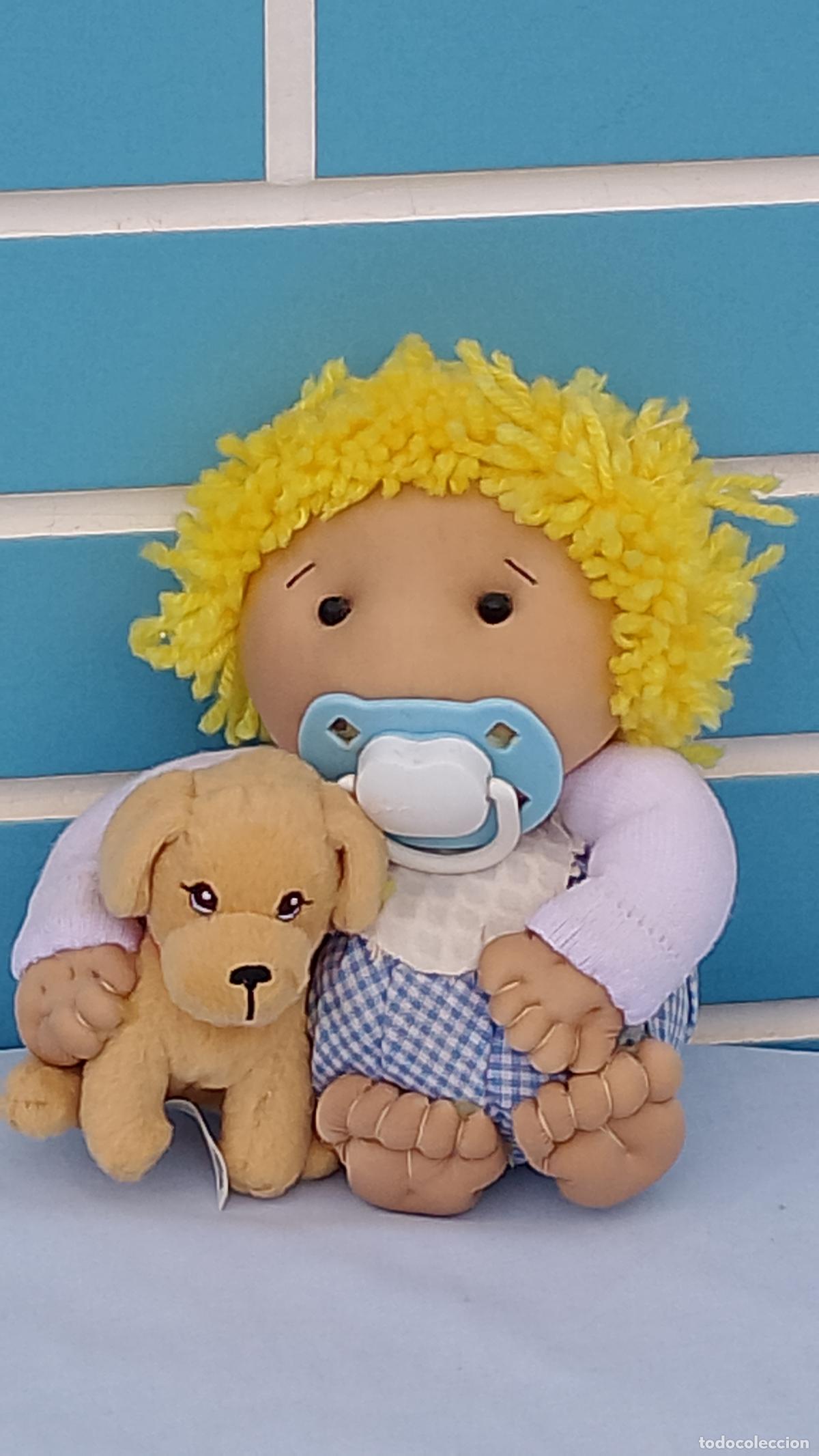 Mu&ntilde;ecas Espa&ntilde;olas Modernas: Antiguo mu&ntilde;eco artesanal Beb&eacute; con perro, estilo Repollo