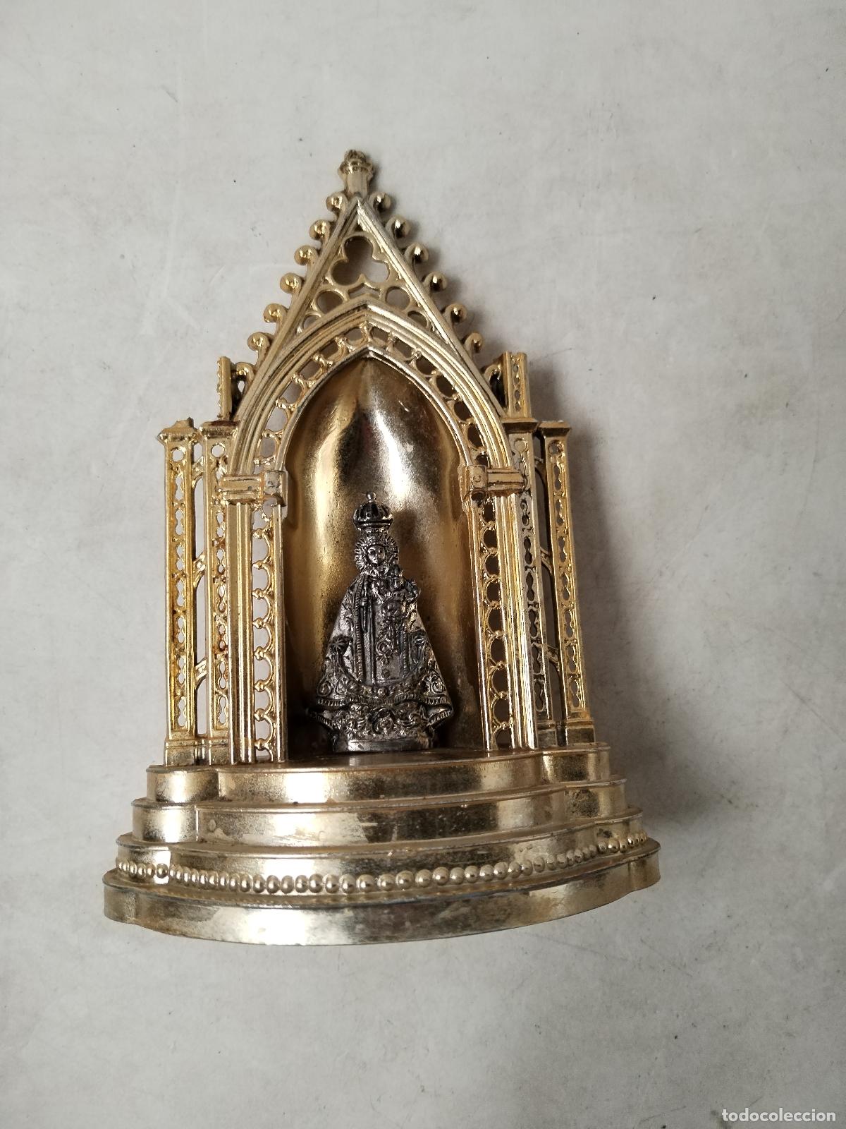 Mu&ntilde;ecas Espa&ntilde;olas Modernas: virgen de la fuensanta, capilla de pasta dura dorada