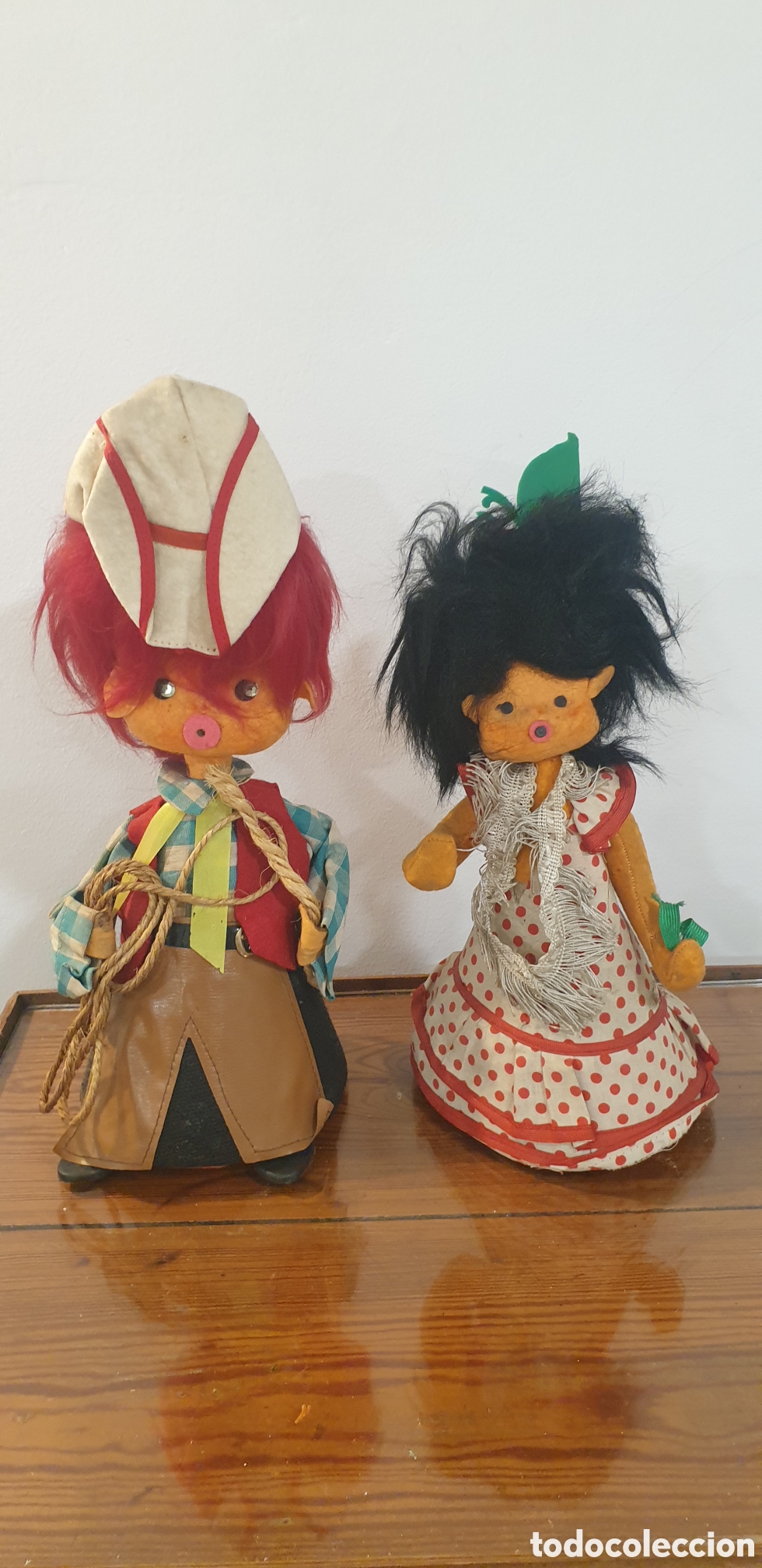 Poup&eacute;es Espagnoles Modernes: Pareja de mu&ntilde;ecos de fieltro a&ntilde;os 70. Se vend&iacute;an en las confiter&iacute;as para regalo con caramelos