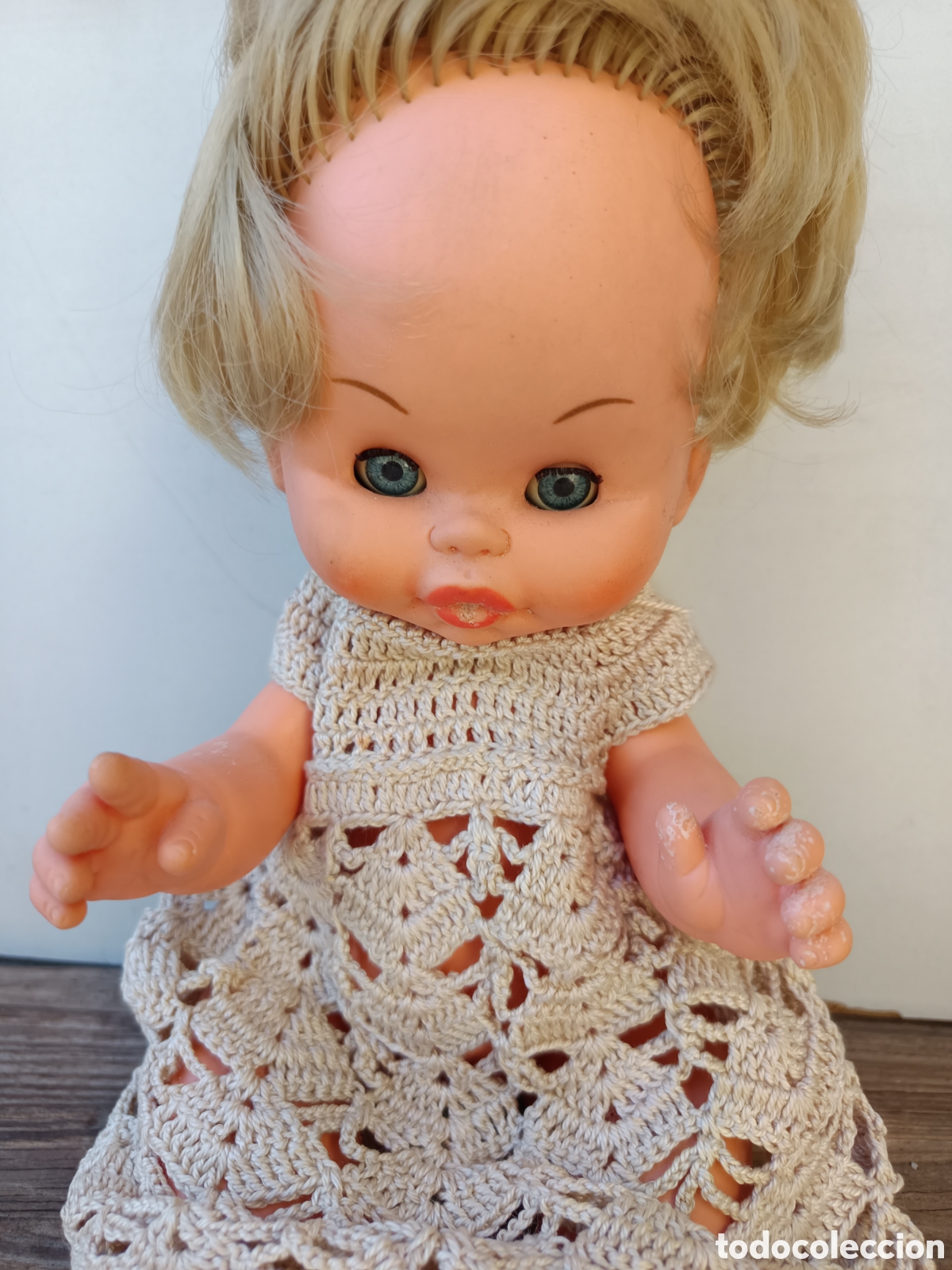Mu&ntilde;ecas espa&ntilde;olas modernas: Mu&ntilde;eco bb con traje de ganchillo - Foto 1