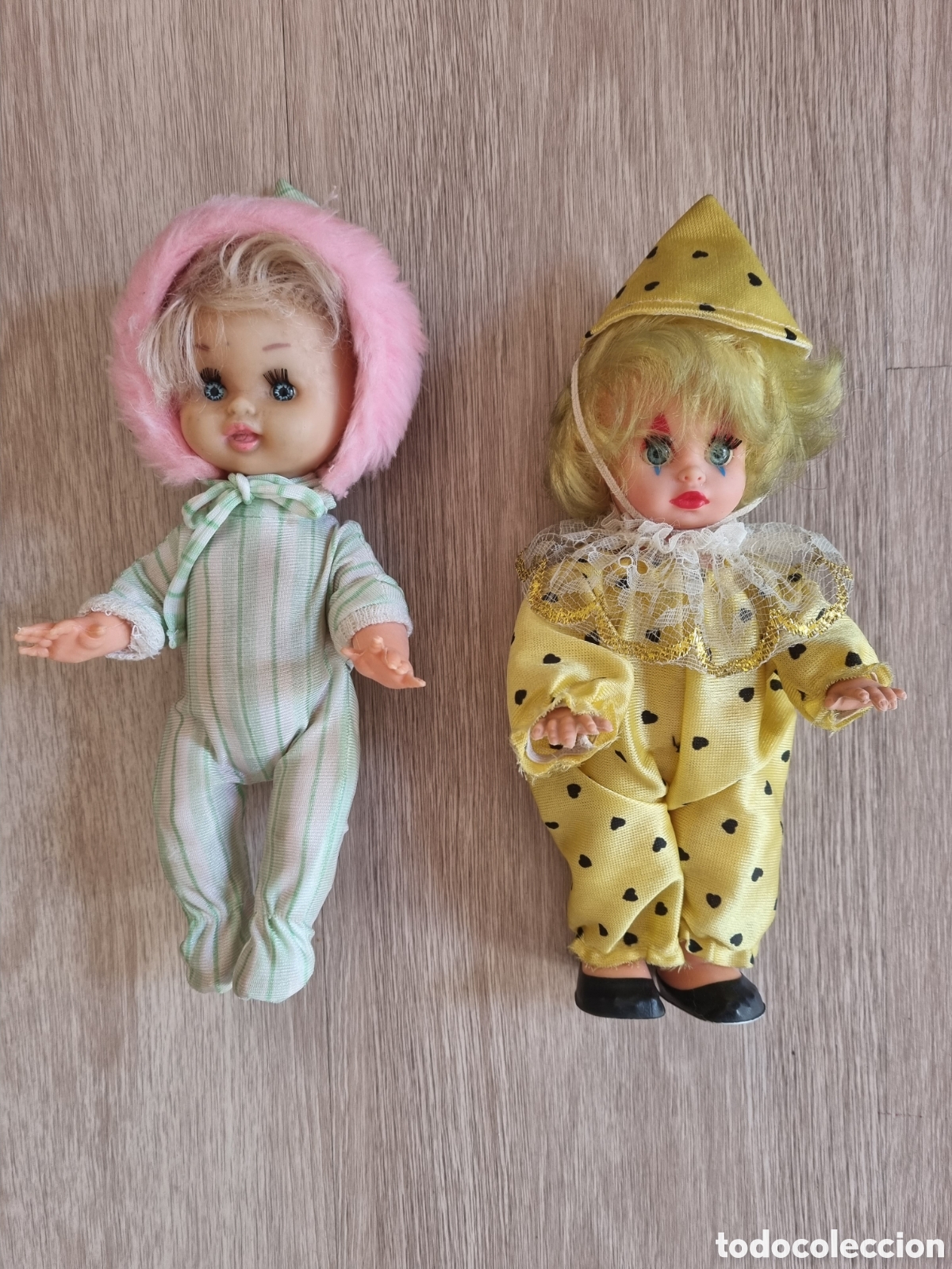 Moderne spanische Puppen: Dos Mu&ntilde;ecas con gorrito. Articuladas. Pl&aacute;stico. Muy bonitas